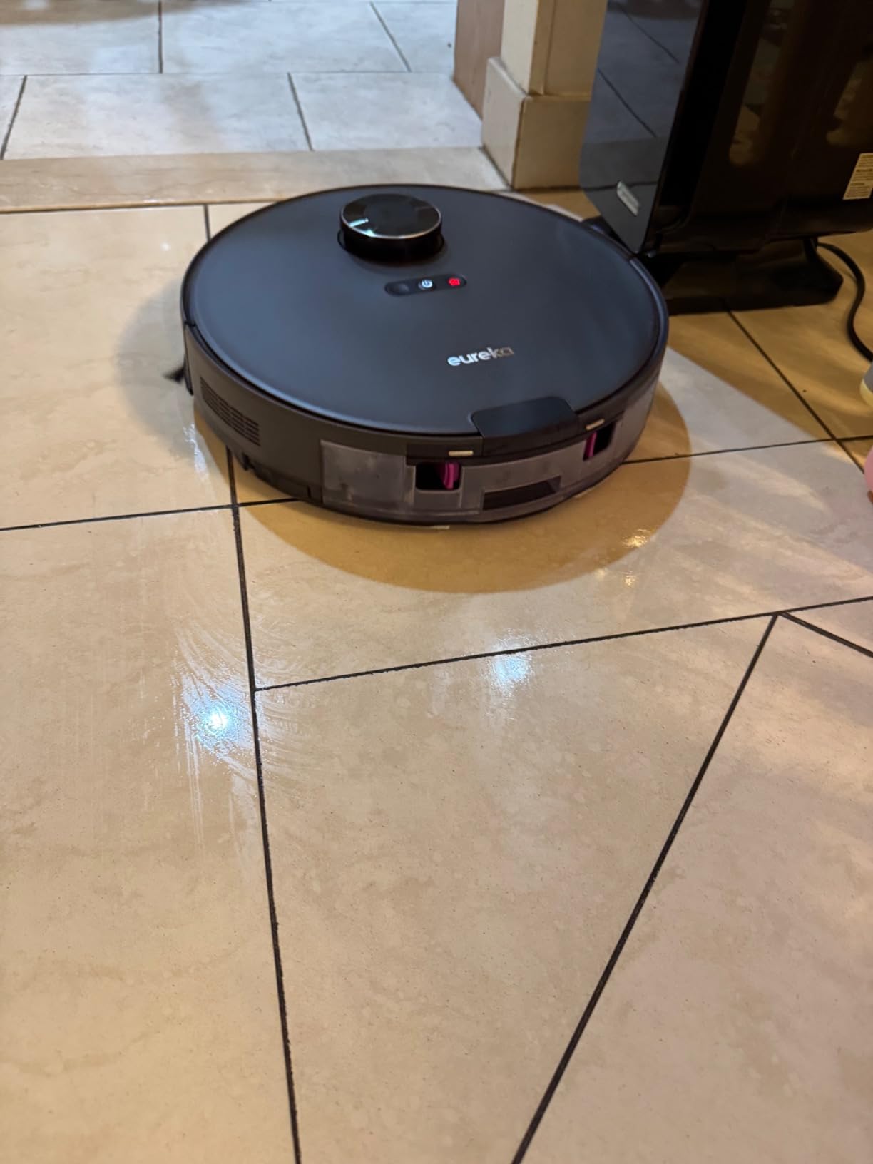 Eureka E20 Robot Vacuum with Bagless Self Emptying Station, Robotic Vacuum and Mop Combo, 45-Day Capacity, Upgraded 8000Pa Suction and Anti Hair-Tangling Brush, LiDAR Navigation, App Control customer photo 2