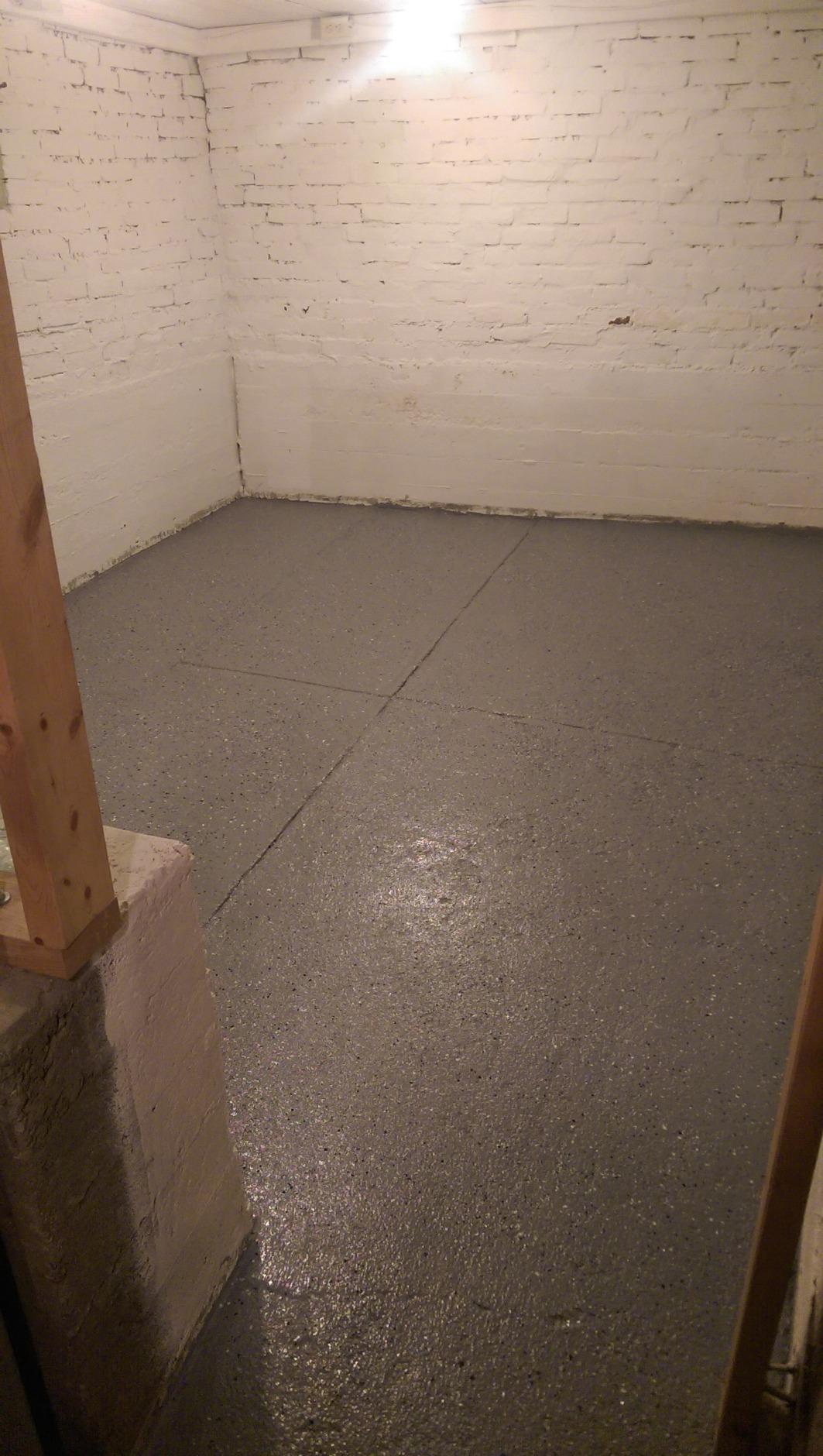 Rust-Oleum 391282 EpoxyShield Basement Floor Coating Kit, Gallon, Gray Satin customer photo 1