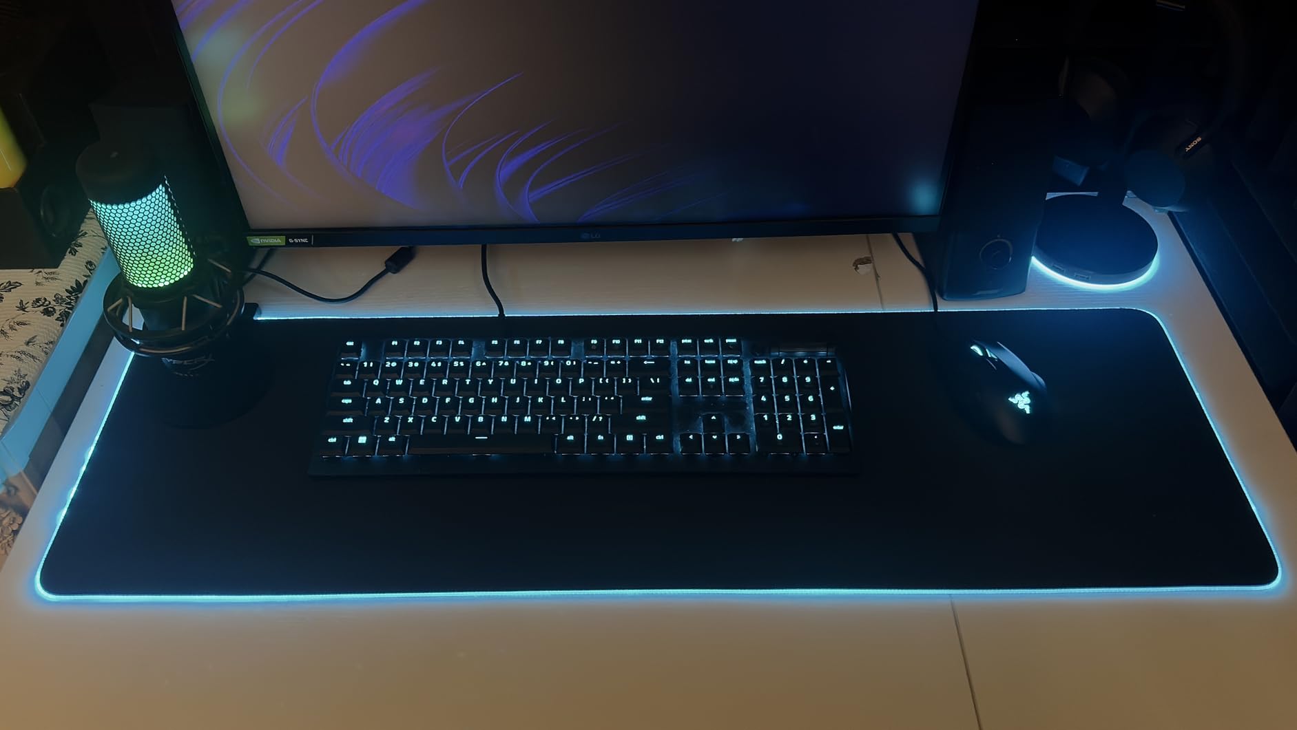 HyperX QuadCast 2 S - USB Microphone, with RGB Lighting, Streaming and Podcasting, with On-Board Controls, LED Lighting, Removable Shock Mount, PC, Mac, USB-C - Black customer photo 1