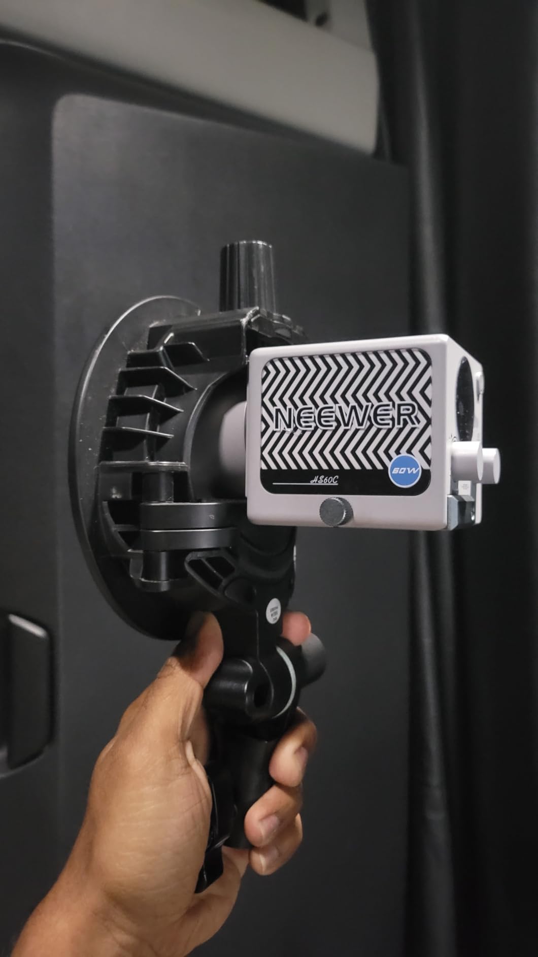 NEEWER 60W Portable RGB LED Video Light Handheld Fill Light, APP/2.4G/Panel Control 18 Scenes 8700Lux/1m 2700-6500K CRI97+ Dimmable COB Continuous Output Lighting for Video Recording Streaming, HS60C customer photo 2