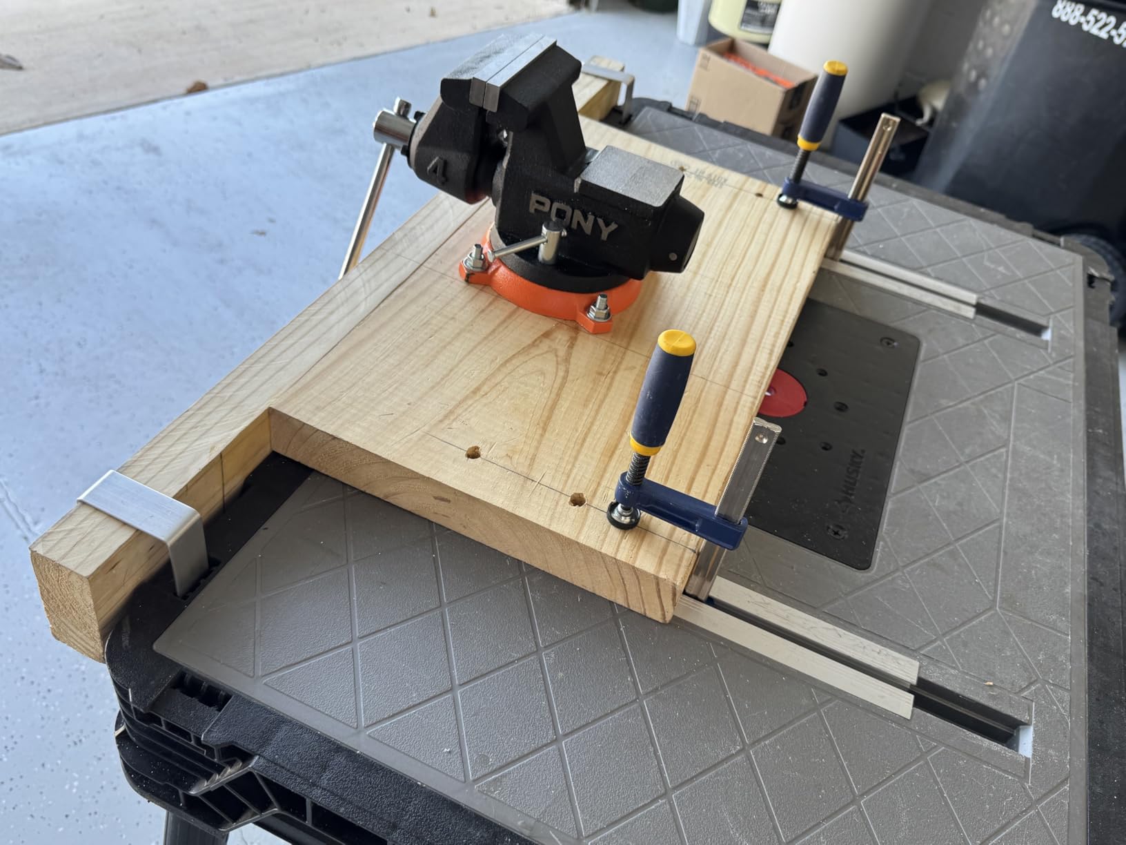 PONY 6 Inch Heavy Duty Bench Vise 8800LBS Clamping Force, Pro Workshop Workbench Vise with 360-Degree Rotatable Base and Anvil customer photo 2