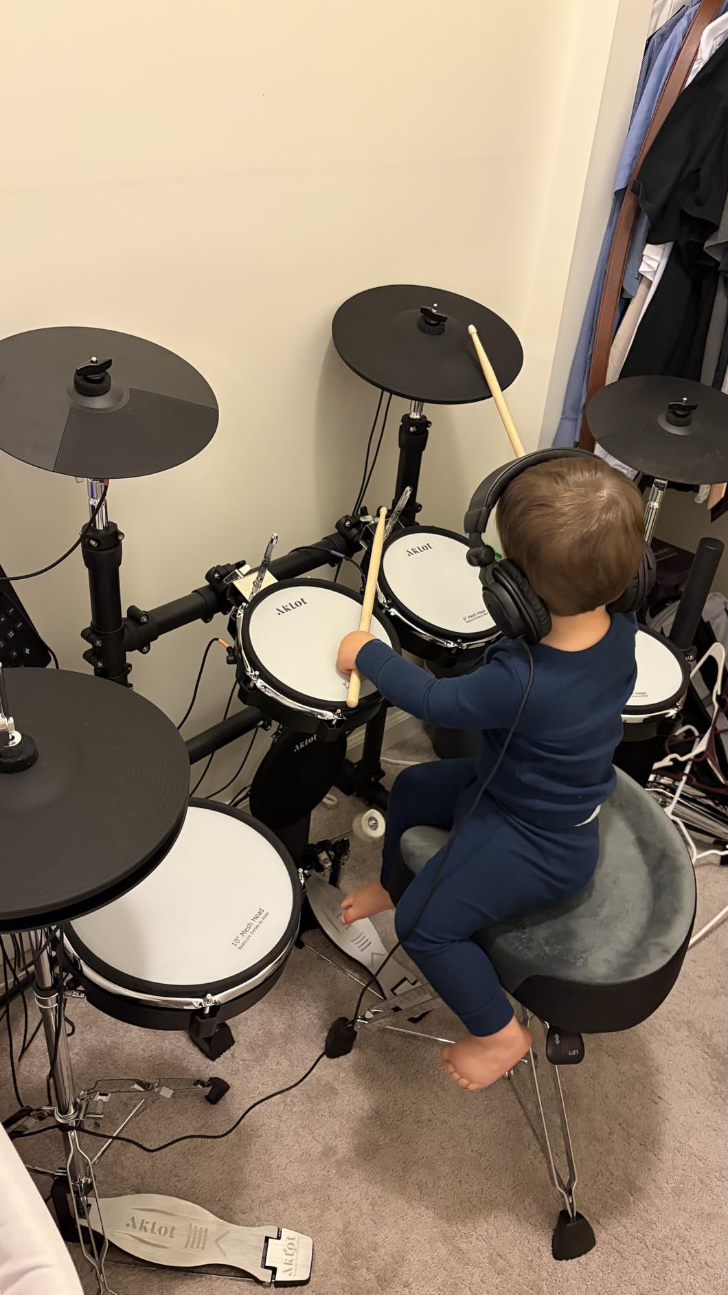 AKLOT Expanded-Size Electric Drum Set: 12'' Two-Piece Standalone Hi-Hat, Independent Kick Drum and 10'' Dual-Zone Snare, 12'' Triple-Zone Ride Cymbal, All Mesh Heads, 460 Sounds customer photo 1