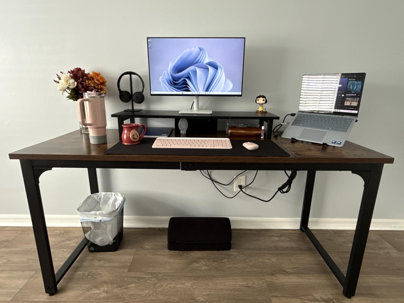 Huuger 55 x 24 inch Desk with Power Outlets & USB-C, Deeper & Thicker Desktop, Robust Metal Tubes, Computer Desk, Heavy Duty Office Desk, Work Gaming Desk for Home Office, Rustic Brown customer photo 2