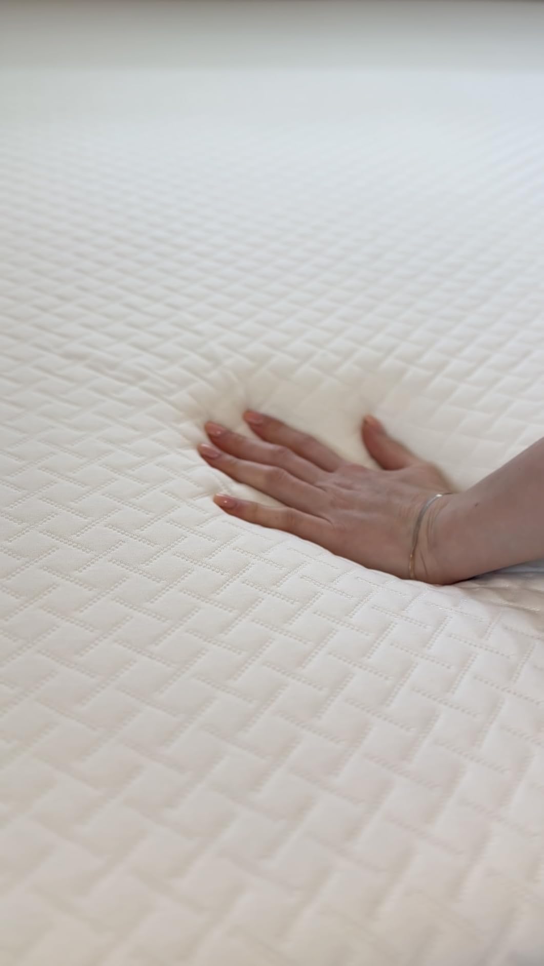 EGOHOME 12 Inch Queen Mattress, Memory Foam Mattress in a Box with Cooling Green Tea Gel, Relieve Pressure with Medium Firm Support, CertiPUR-US Certified, 80''L x 60''W, White customer photo 2