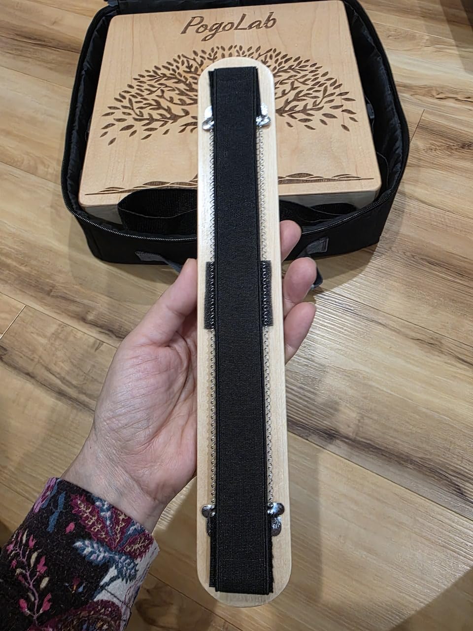 POGOLAB Portable Cajon, Multi-Tone Travel Drum Box with Storage Bag & Detachable Snare Drum Strap, Exquisite Carved Patterns, Beautiful Percussion Instrument Gift customer photo 1