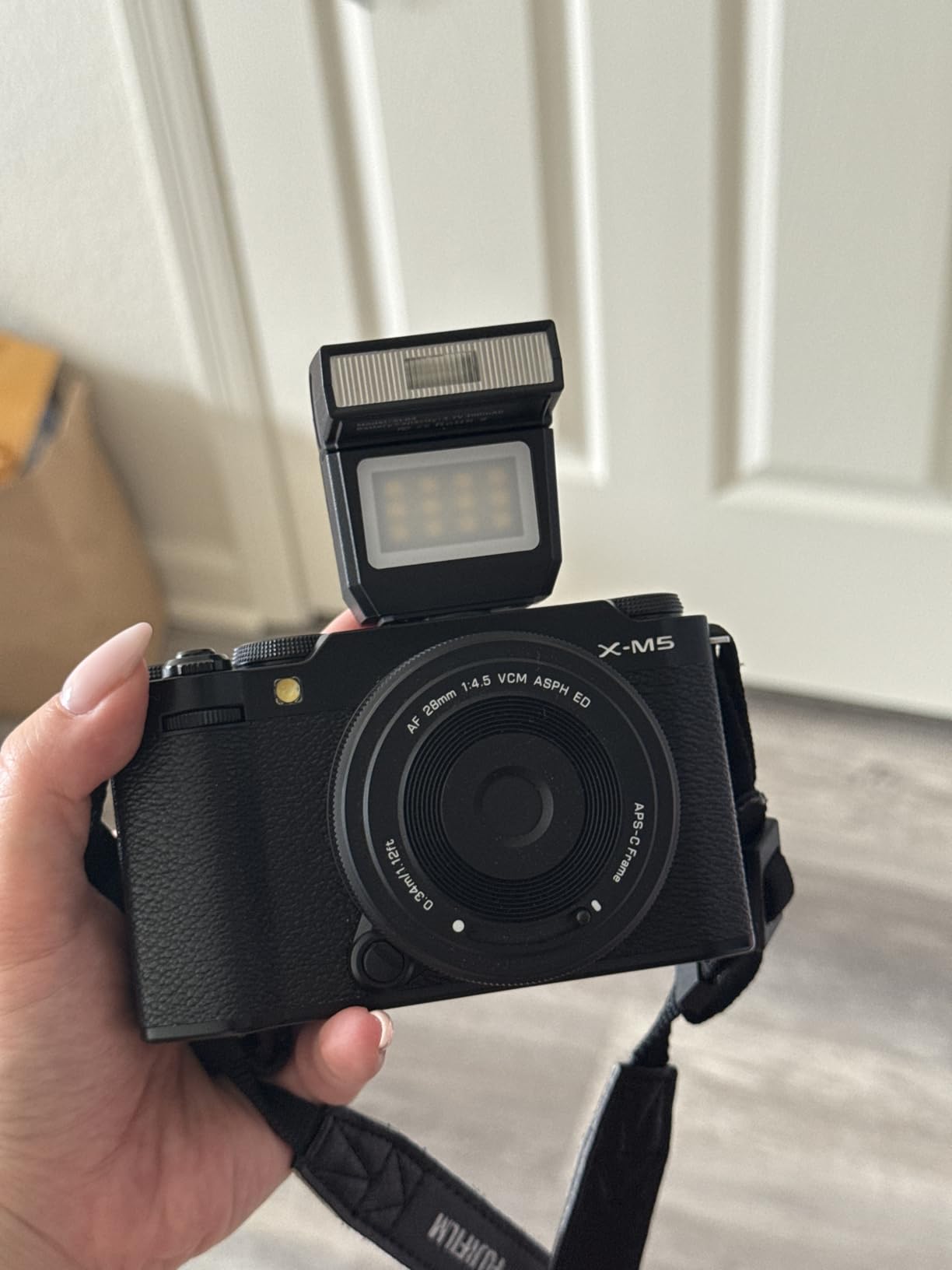 ULANZI SL03 Camera Mini Flash Speedlite with Video Light for Beginners Basic, GN8 6500K Flash 90 Angle Adjustable Compatible with Sony/Canon/Fuji/Nikon DSLR, Universal Single Contact Hot Shoe Mount customer photo 1
