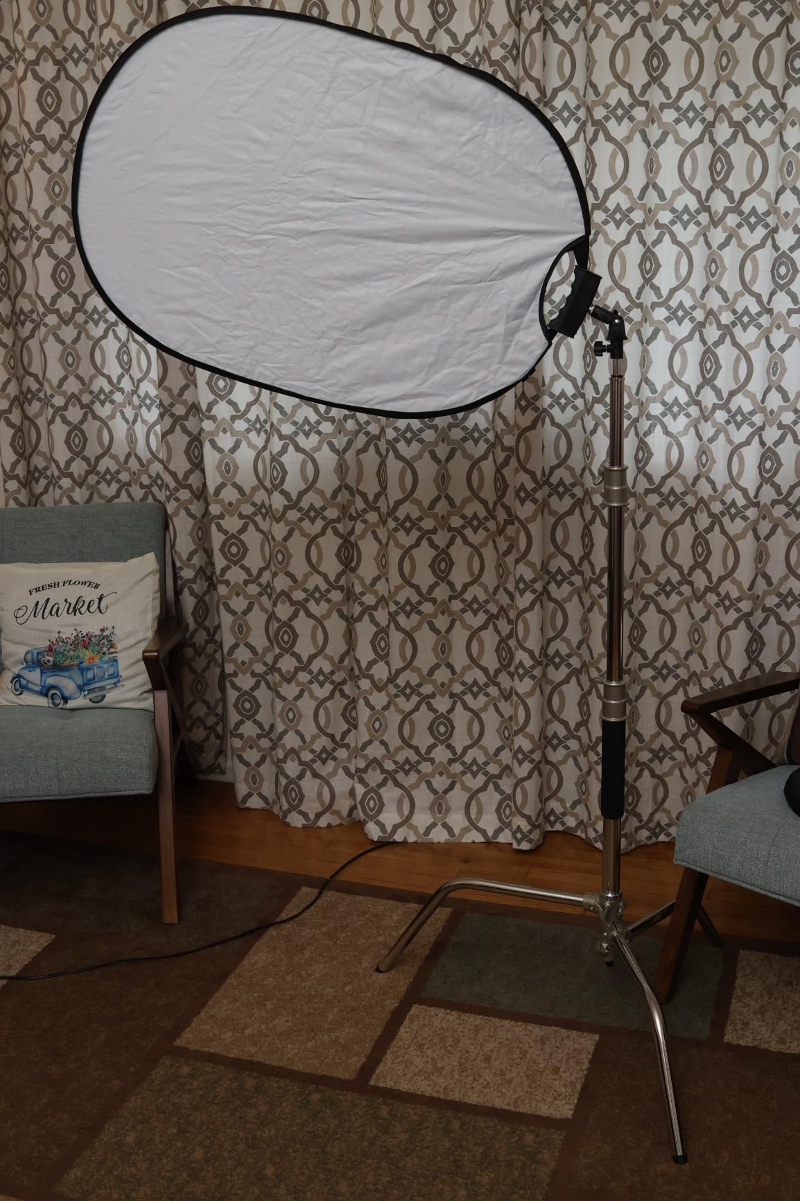 WELLMAKING 32''(80cm) Photography Reflector Dual Handle Collapsible 5-in-1 with Tilt Adapter Reflector, White Portable Stand and Pouch for Studio & Outdoor Lighting-Translucent,Silver,Gold,White&Black customer photo 1
