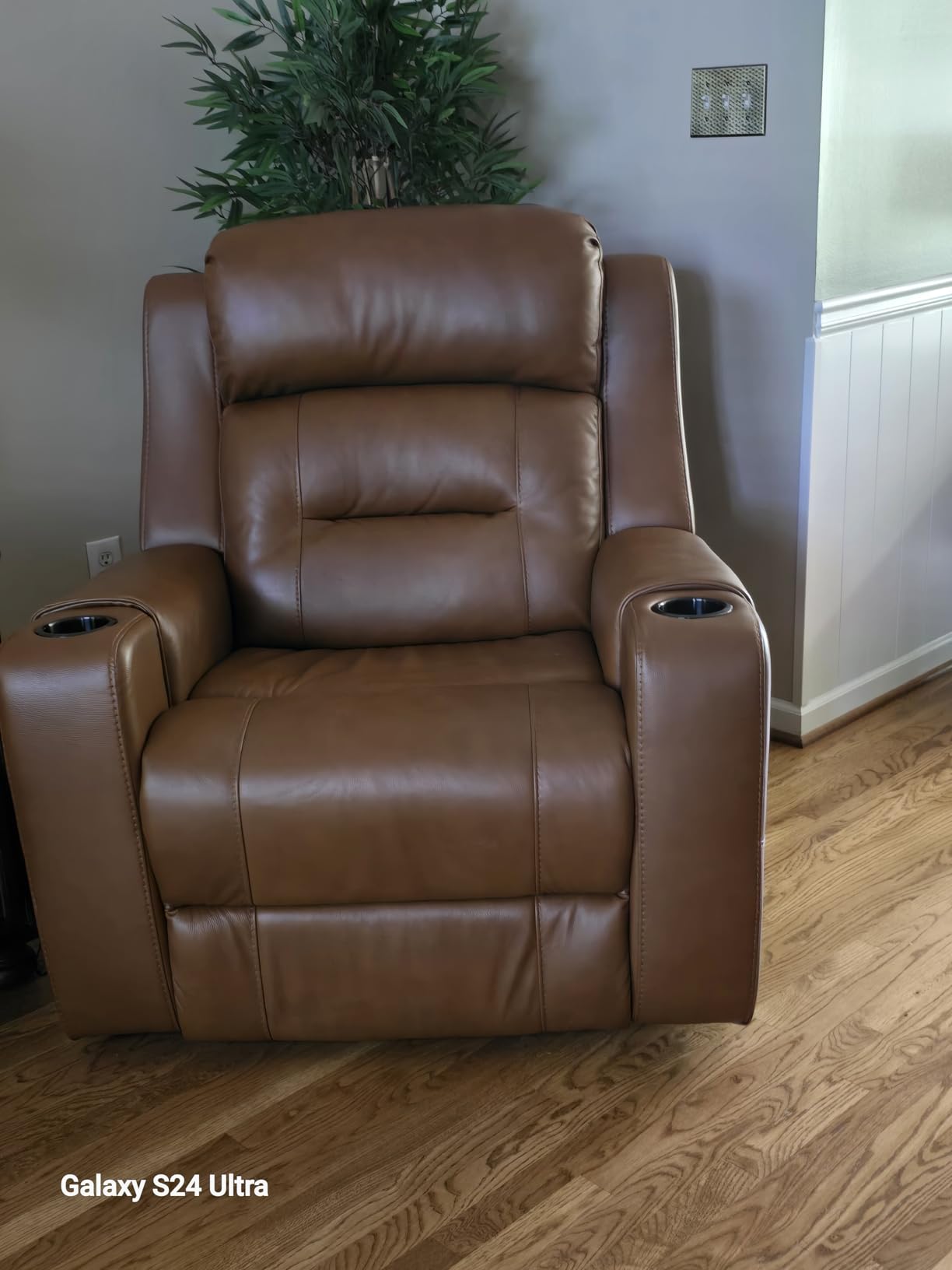 Watson & Whitely Genuine Leather Power Recliner Chairs for Adults, Lay Flat Recliner with Power Headrest, USB Ports and Cup Holders, Electric Reclining Sofa for Living Room, Bedroom, Saddle Brown customer photo 2
