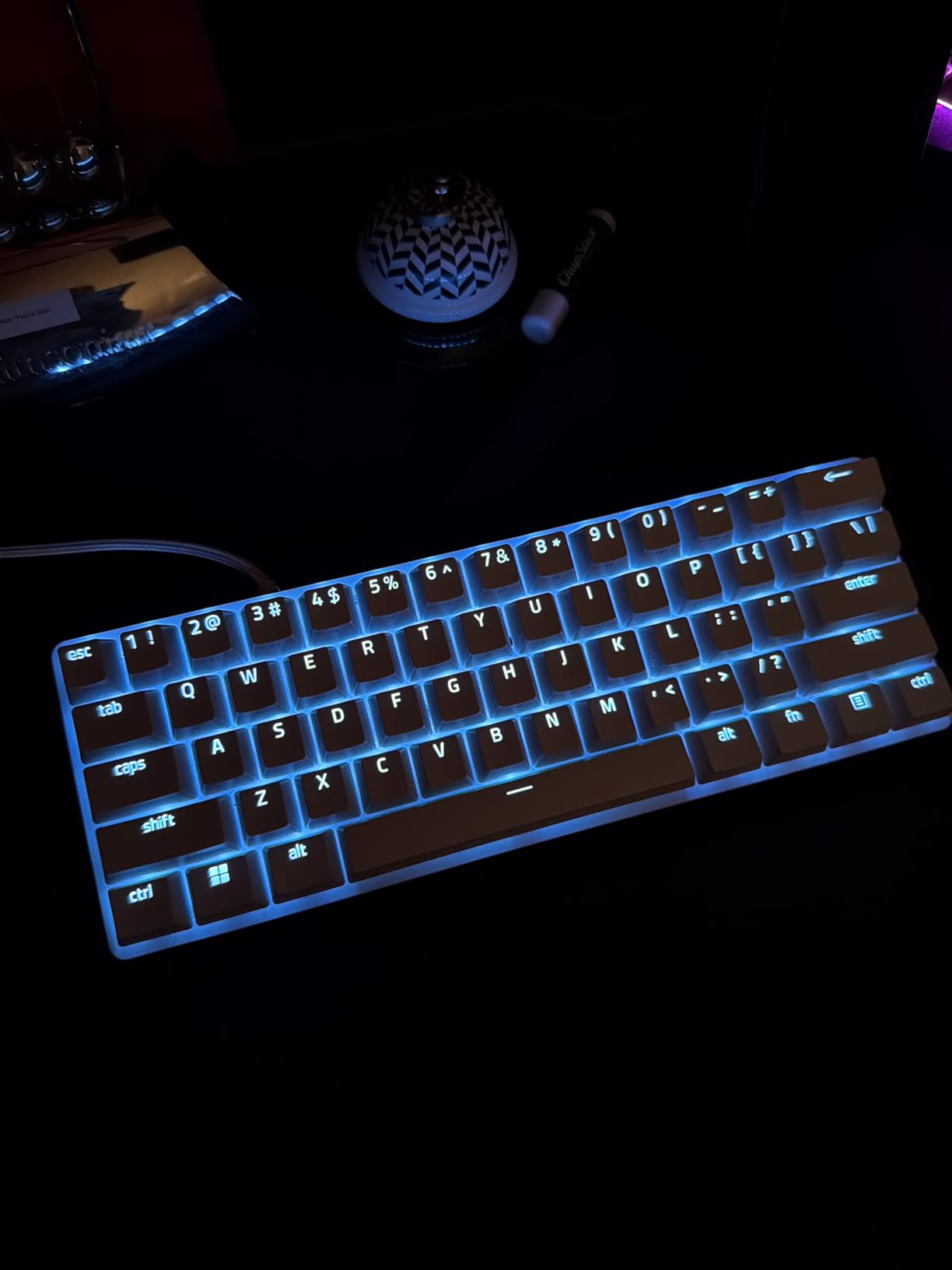 Huntsman Mini 60% Gaming Keyboard: Linear Optical Switches - Aluminum Top Frame - Chroma RGB Lighting - PBT Keycaps - Onboard Memory - Snap Tap - Black customer photo 2
