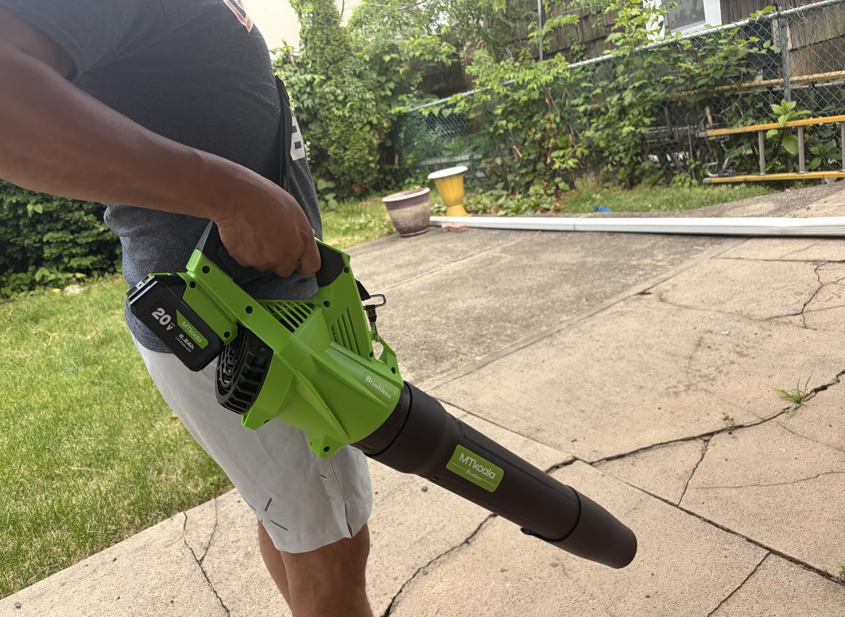Leaf Blower Cordless, New Upgraded 1200W Brushless Motor Leaf Blower, 700CFM 200MPH with 3 Speed Modes, 160Mins Max Runtime, Handheld Electric Blower for Lawn Care, Yard, Dust & Snow (Green) customer photo 2