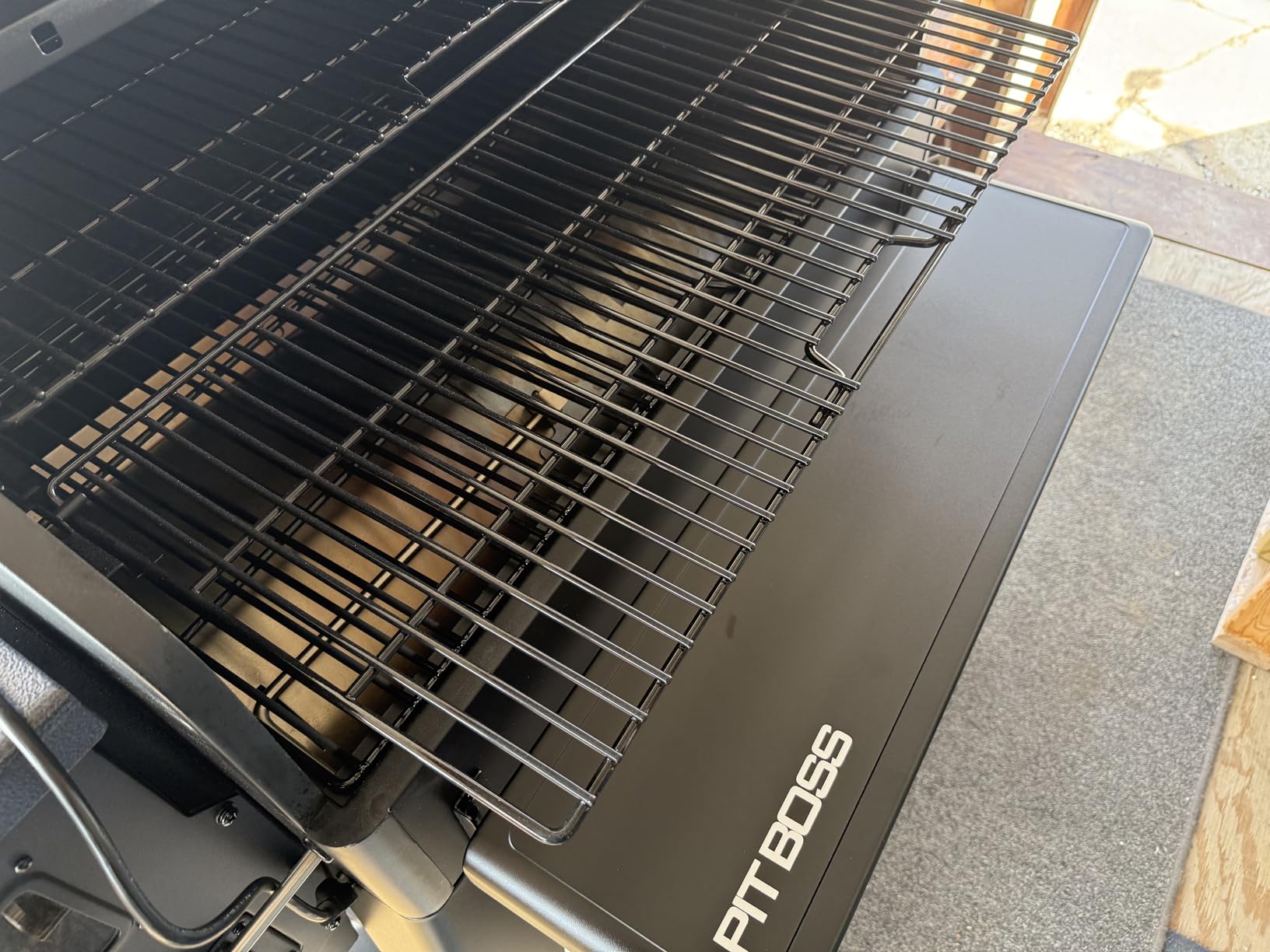 Pit Boss 850 Navigator Series WiFi & Bluetooth Wood Pellet Grill & Smoker, Flame Broiler and LCD Digital Controller, 932-Sq. In. Cook Space, 180F to 500F Temp Range, Meat Probe, 30 lb. Hopper customer photo 1
