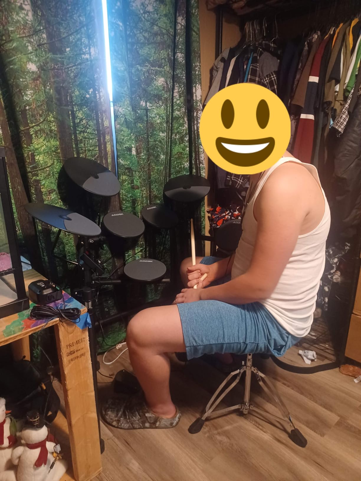 AODSK Electric Drum Set with 4 Quiet Drum Pads,Portable and Solid Drum Set for Beginner with 200 Sounds,2 Switch Pedal,Drum Throne,Drumsticks,Headphones (UAED-403TS) customer photo 2
