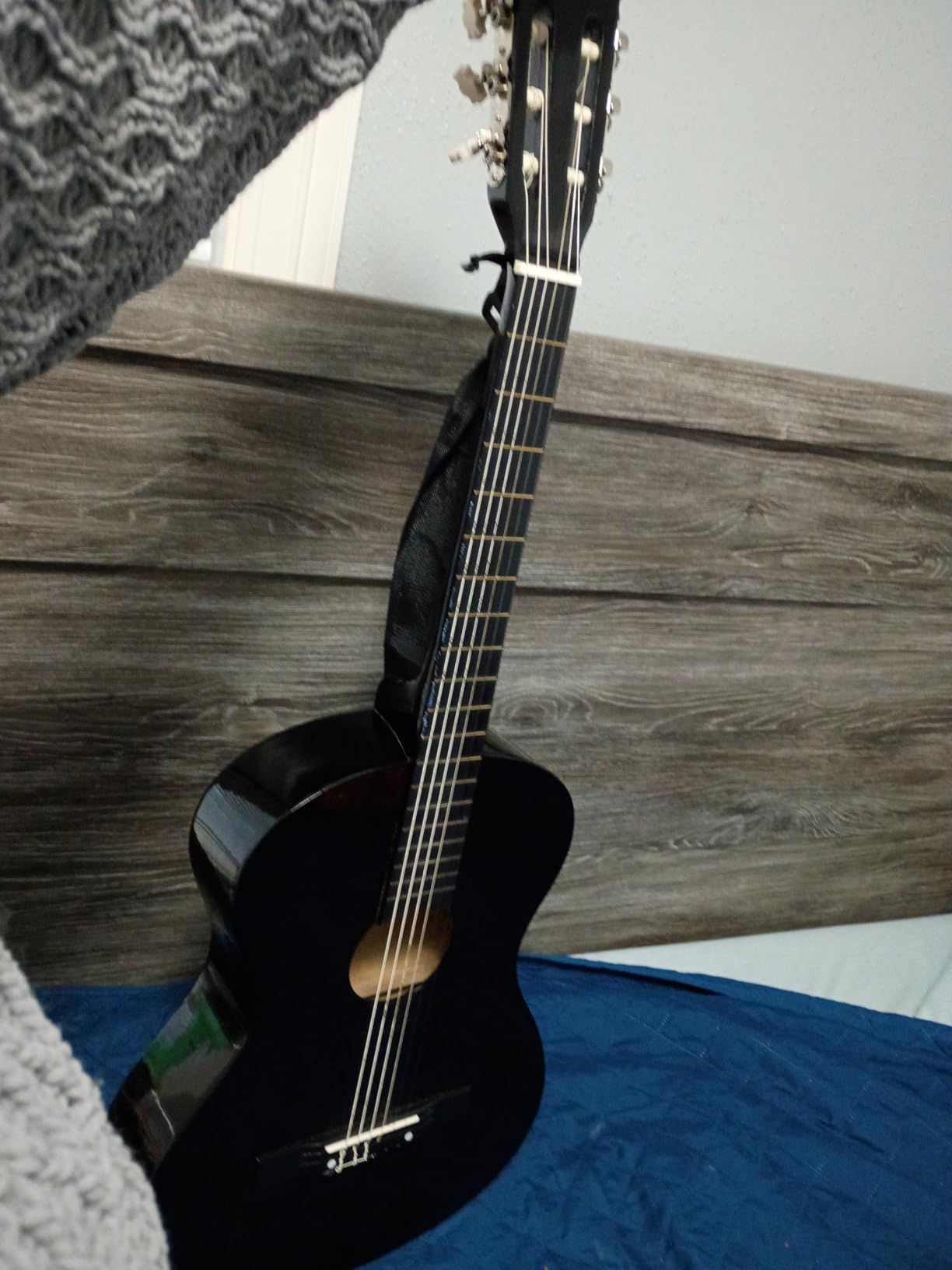 VEVOR Acoustic Guitar, Classical Guitar Starter Kit for Beginners, with Nylon Strings, Basswood Guitar, for Kids Adults Girls Boys Students customer photo 2
