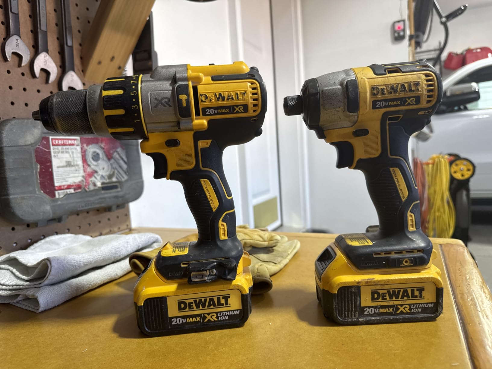 DEWALT 20V MAX XR Impact Driver and Hammer Drill Cordless Power Tool Combo Kit, Includes 2 x 4ah POWERPACK Batteries and a Charger (DCK250QQ2) customer photo 1