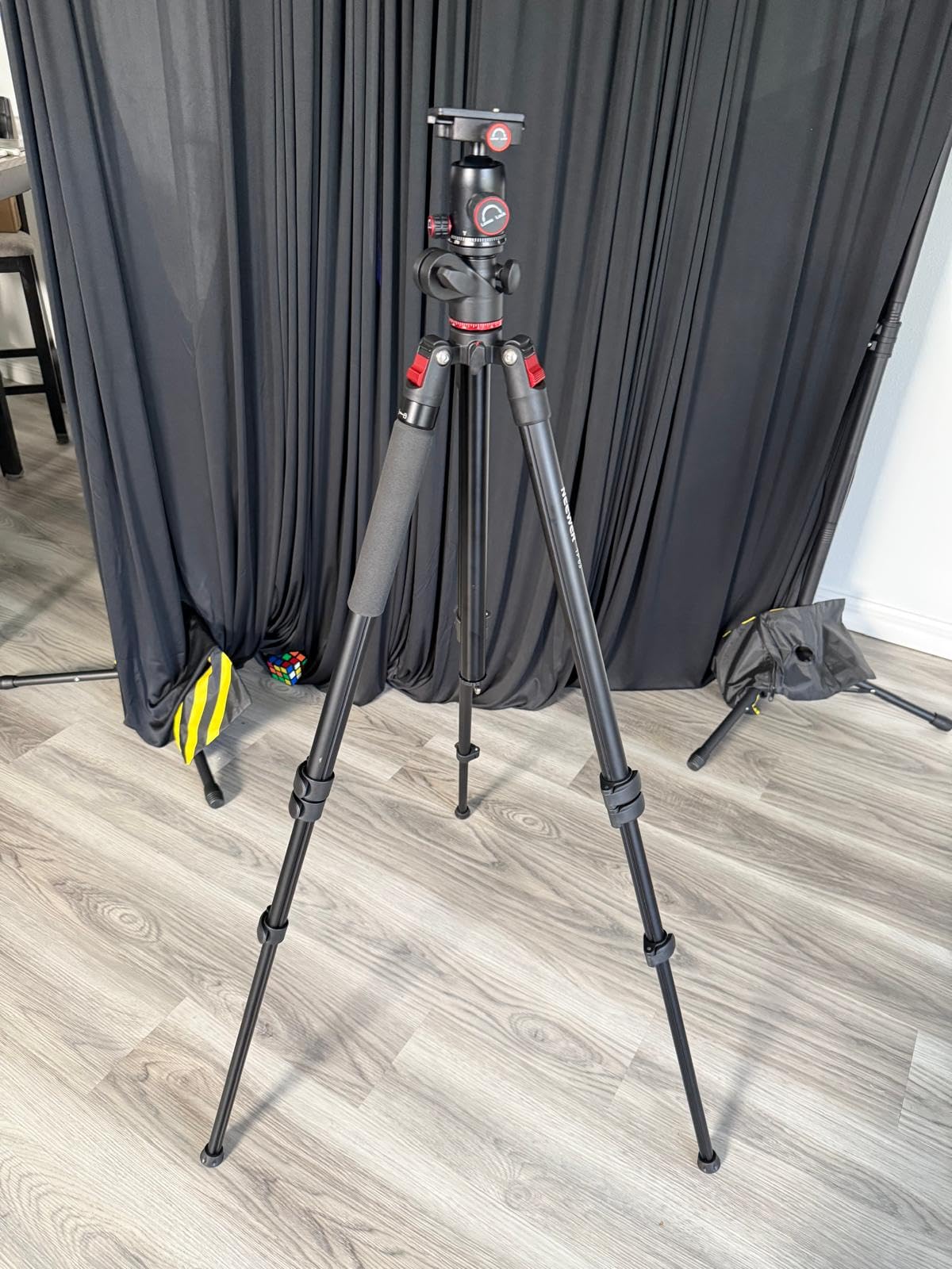 NEEWER 90 Inch Tall Overhead Horizontal Camera Tripod Monopod with Ball Head & Flexible Center Column, Metal DSLR Video Travel Stand, Arca Type QR Plate & Inverted Legs, Max Load 10 kg / 22 lbs, TP63 customer photo 1