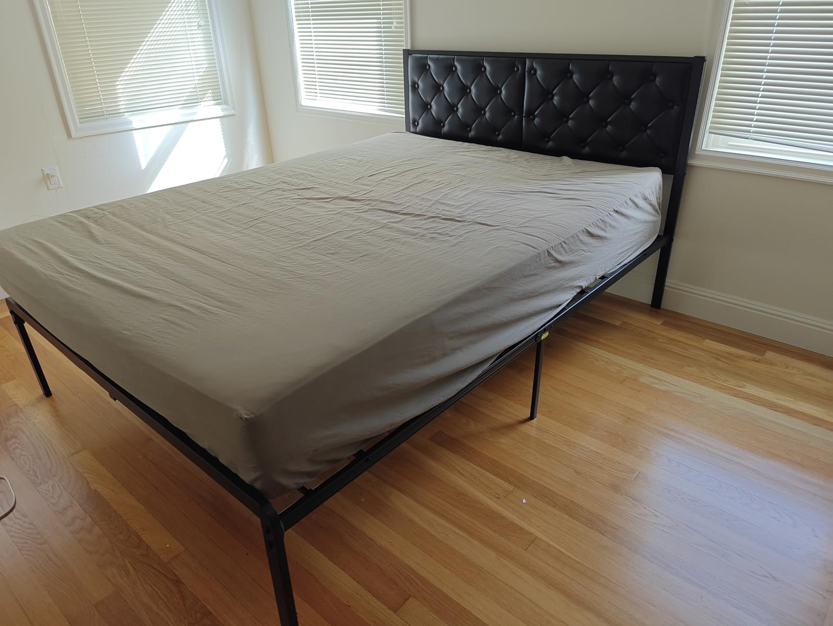 HISOFT Queen Bed Frame with Upholstered Button Tufted Headboard, Platform Metal Slats Support, Under Bed Storage, No Box Spring Needed, Noise-Free, Easy Assembly, Black customer photo 1