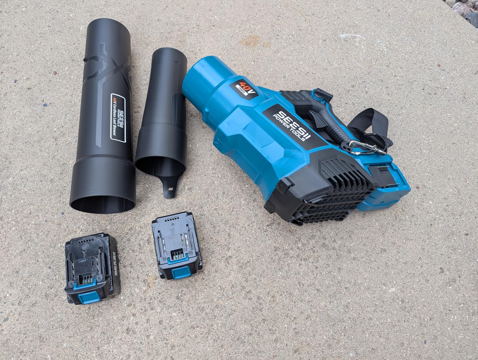 SEESII 40V Leaf Blower Cordless, 650CFM Brushless Motor Battery Powered Leaf Blower with 2 x 5.2Ah Batteries & 2 Chargers, Turbo Mode & 3 Speeds Control Electric Blower for Lawn Care/Light Snow/Debris customer photo 2