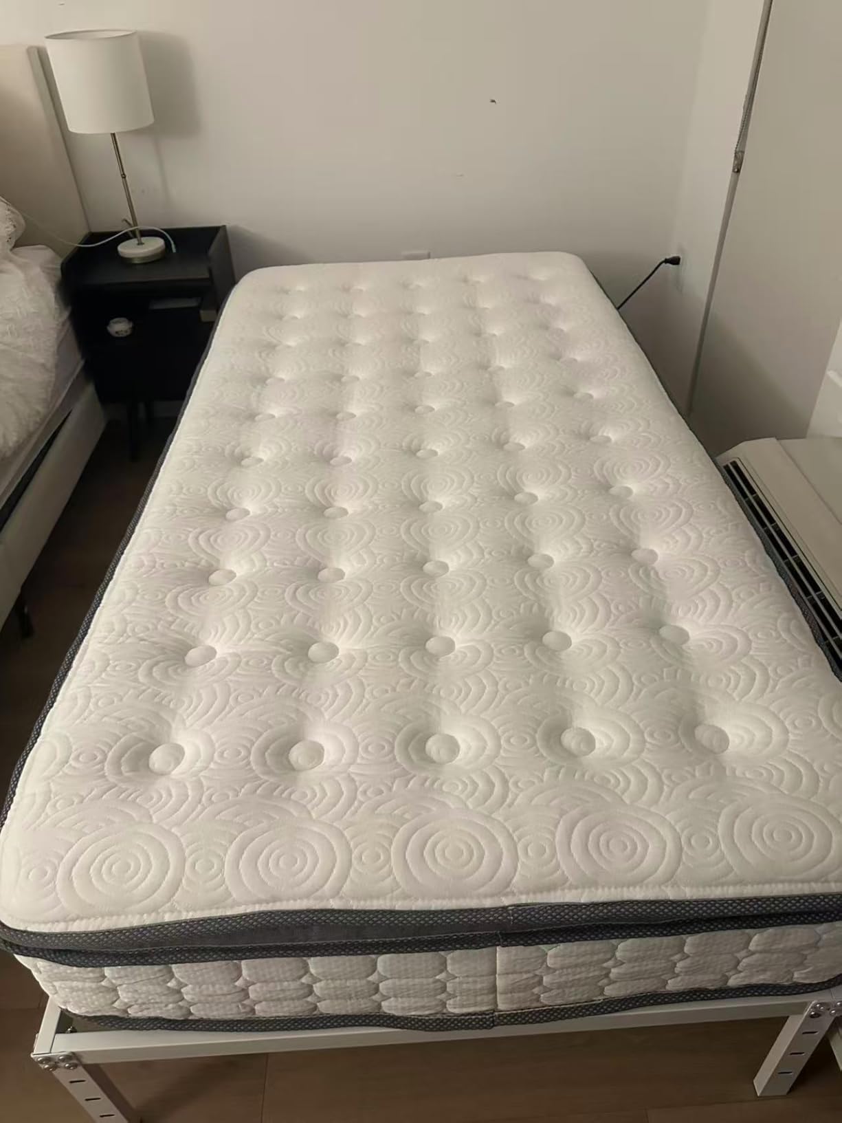 Vesgantti Queen Mattresses 12 Inch Hybrid Pillow Top Queen Size Mattress in a Box, Memory Foam and Pocket Coil Innerspring Mattresses, Cooling & Silent Sleep, Pressure Relief, Medium Feel customer photo 2