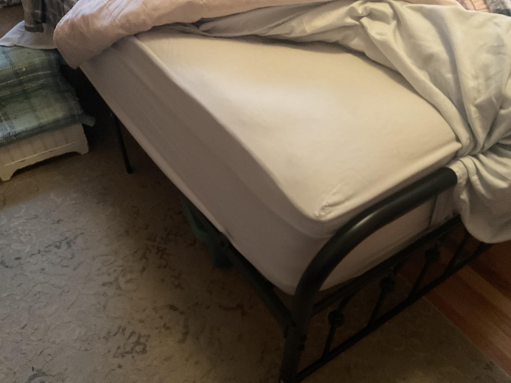 BedStory Queen Size Mattress - 14 Inch Hybrid Mattresses with Orthopedic Spinal Support & Motion Isolation - Individually Pocketed Springs, CertiPUR-US Certified Memory Foam customer photo 1