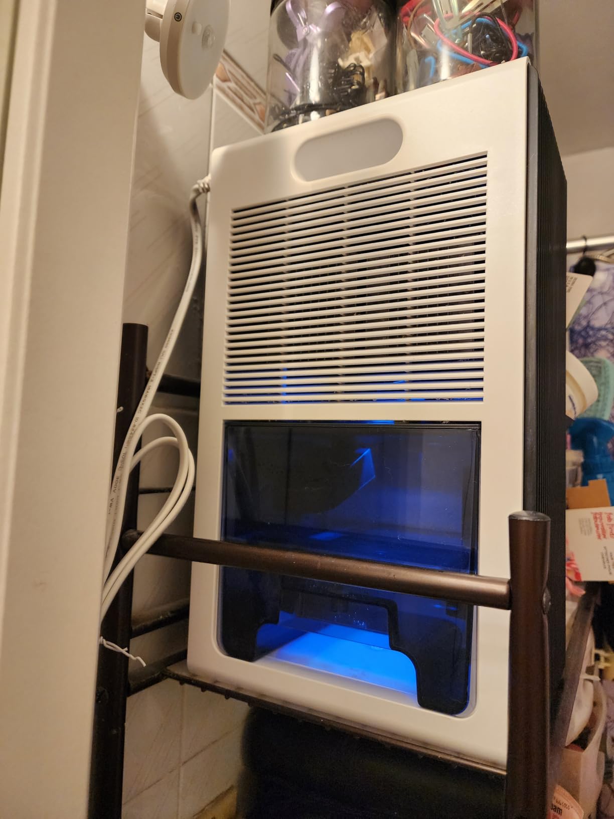 NineSky Dehumidifier, 1000 sq.ft Dehumidifiers for Home with 95oz Large Water Tank,Quiet Dehumidifier with 7-Color Ambient Light & Auto Shut Off, Dehumidifier for Basement, Bedroom, Bathroom (White) customer photo 2