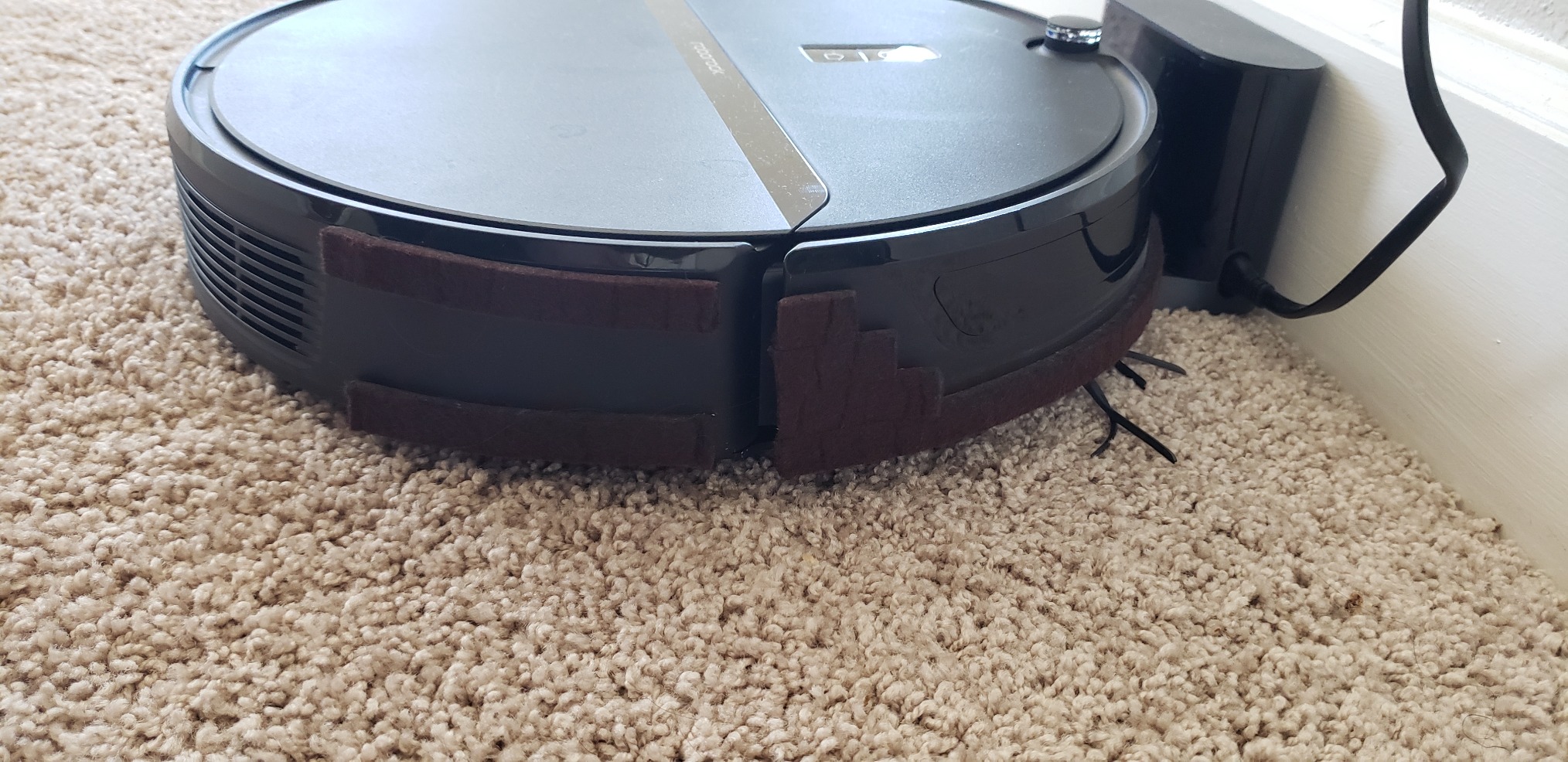 Roborock Saros 20 Sonic Robot Vacuum and Mop, 36,000Pa Suction, 3.46 in Double-Layer Threshold, Reactive AI 3.0 Obstacle Recognition, 212°F Hot Water Wash, Zero-Tangling, 3.14'' Ultra Slim, Black customer photo 1