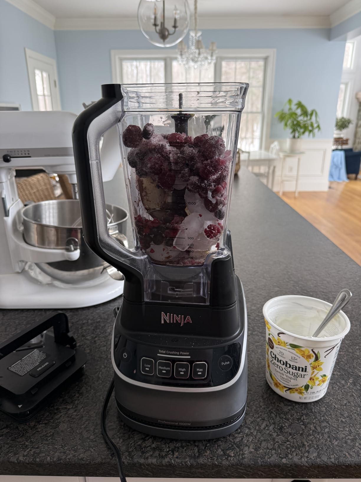 Ninja UltraCrush Professional Kitchen System (BP401) | 1500W, 72oz Full-Size Blender, 8-Cup Food Processor & 18 oz To-Go Cup | Total Crushing Technology | Silver | 2026 customer photo 2