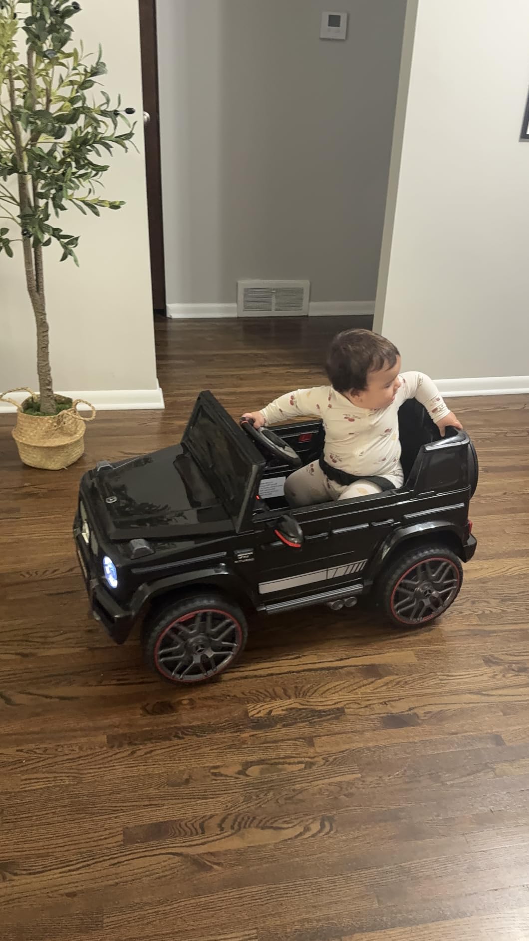 Mercedes-Benz Licensed G63 12V Kids Ride On Car, Ride on Toys with Parental Remote Control, Durable Material Body, Upgraded Motors, LED Lights & Music, Safe Electric Car for Toddlers, Black customer photo 2