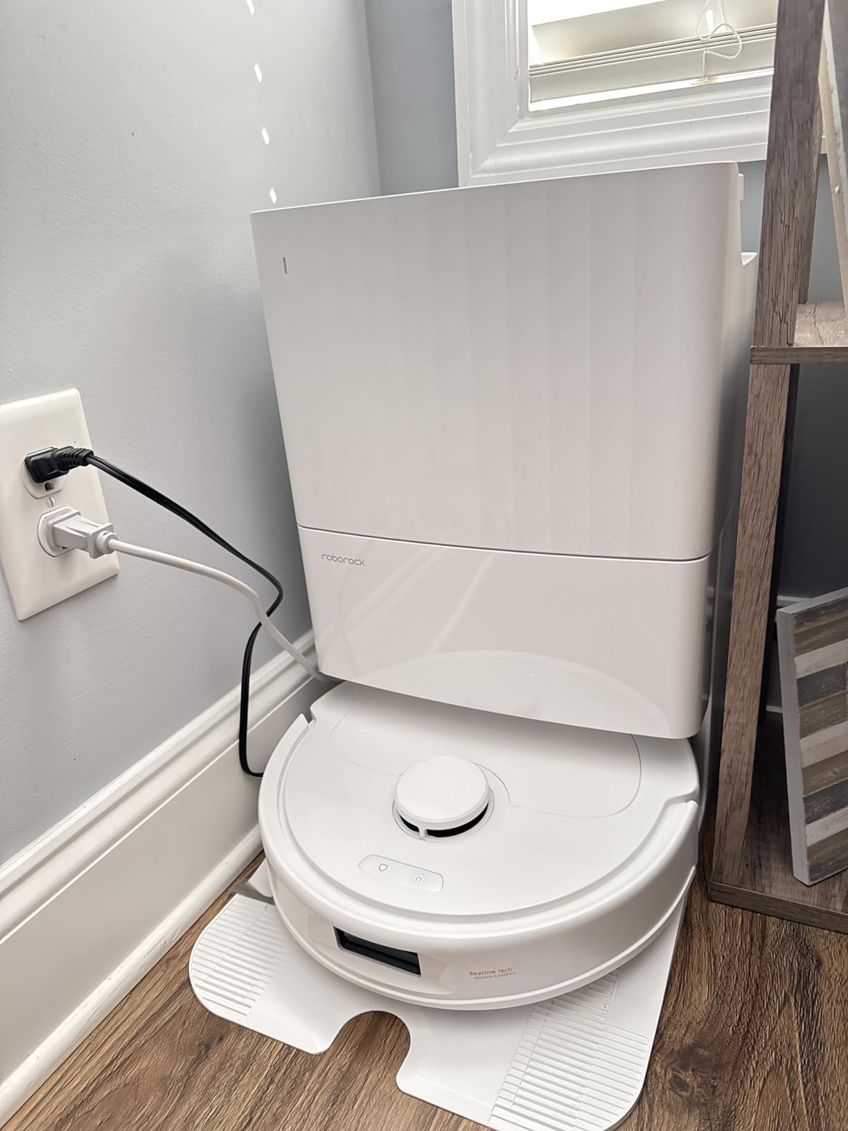 Roborock Qrevo S Pro Robot Vacuum and Mop, 18,500Pa Suction, Multifunctional Dock with 167F Mop Self-Cleaning, Smart Obstacle Avoidance, Anti-Tangle Brush, Liftable Spinning Mop, White customer photo 1