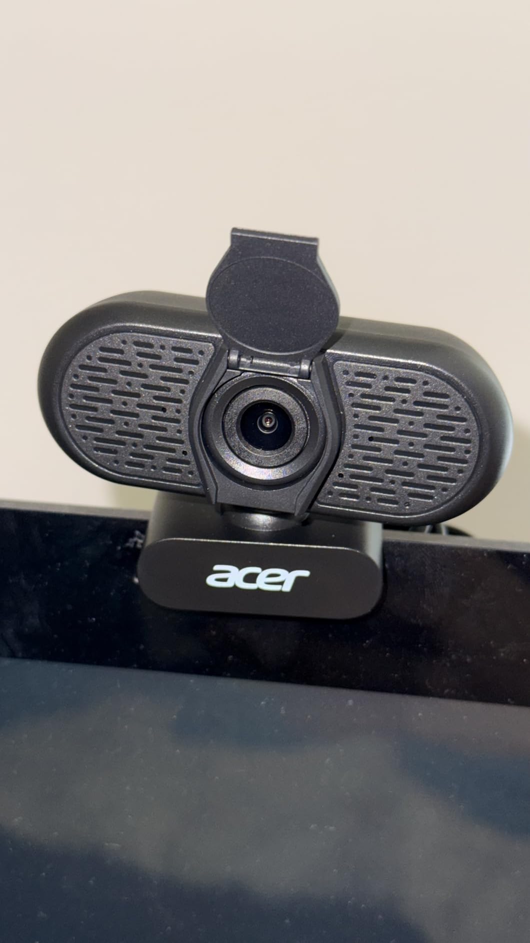 Acer 1080p Webcam USB Plug and Play Webcam for PC with Noise Cancellation Microphones Computer Camera for Desktop Streaming Gaming Online Meeting Wide Angle Privacy Cover A-to-C Adapter Easy Setup customer photo 2