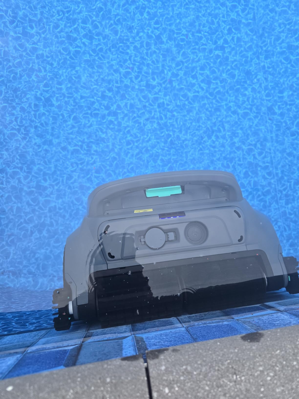 (2026 NEW) WYBOT B1 Cordless Robotic Pool Vacuum for Inground Pools, Six-Roller Brush 4-in-1 Smart Pool Cleaner, Edge Cleaning High Obstacle Crossing, Lightweight, App Navigation customer photo 1
