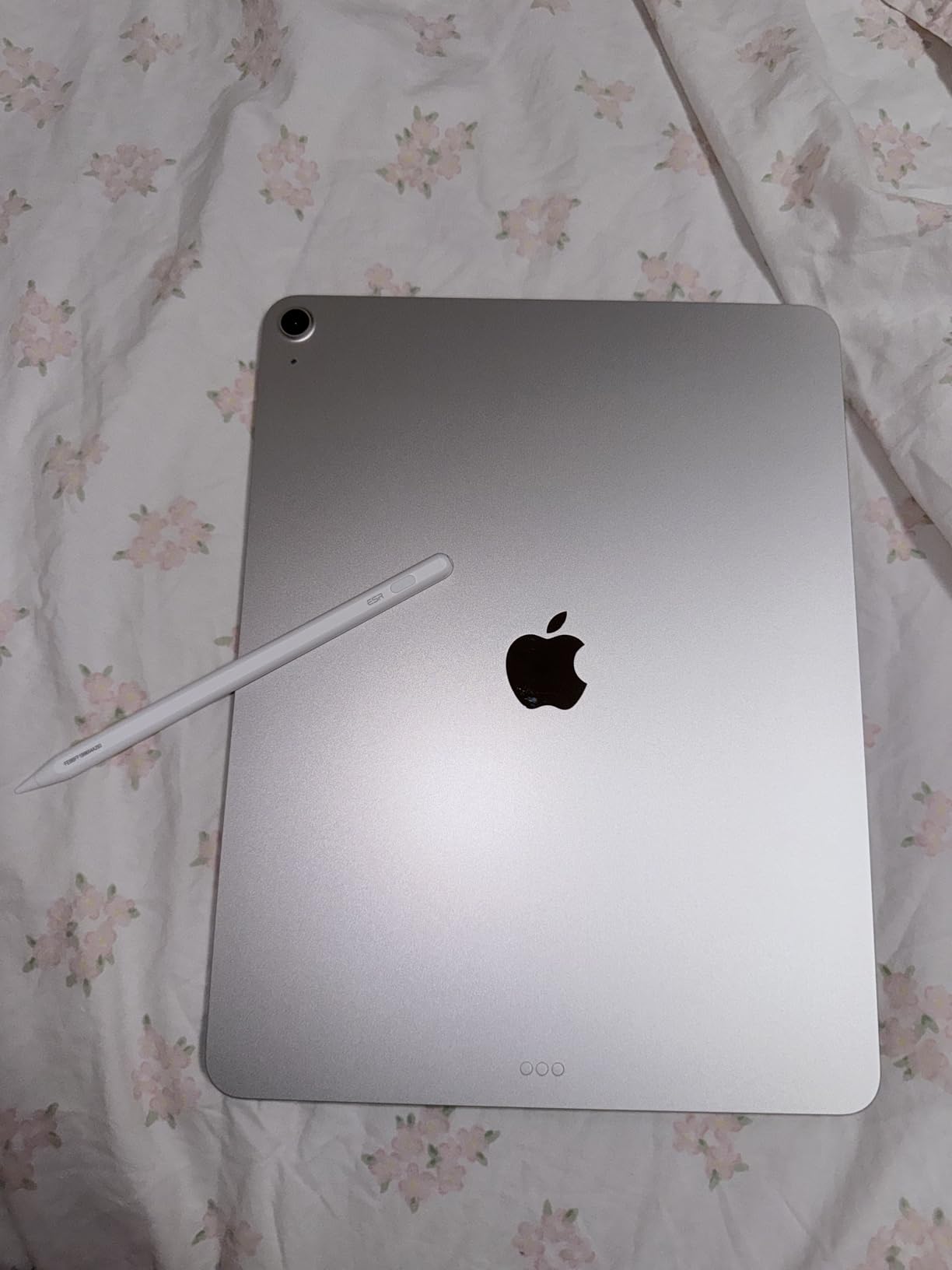 iPad Air 13-inch (M4): Liquid Retina Display, 128GB, 12MP Front/Back Camera, Wi-Fi 7 with Apple N1, Touch ID, All-Day Battery Life - Space Gray customer photo 2