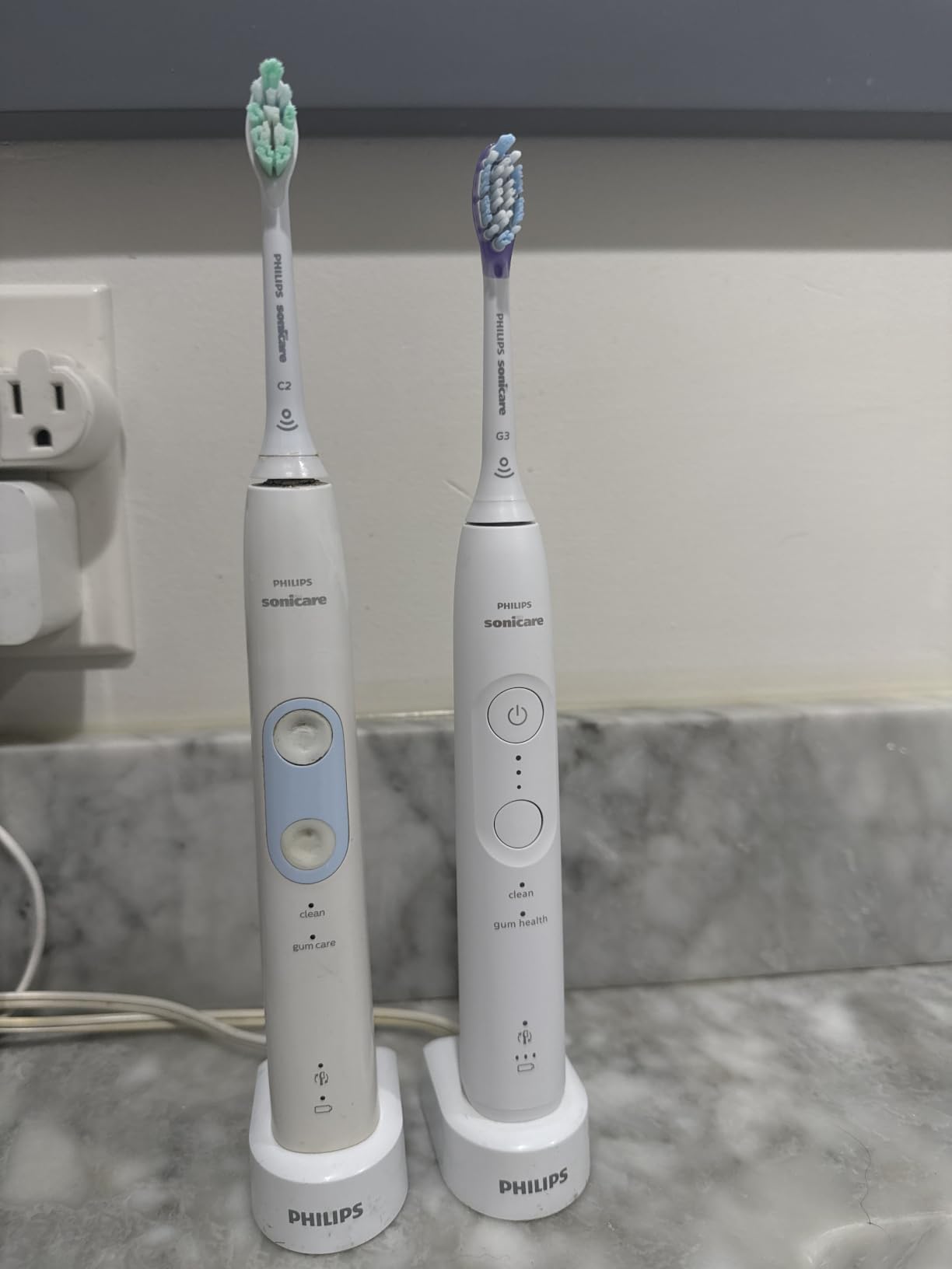 5950 Series Electric Toothbrush, with Pressure Sensor, for Sensitive Gums, 6 Brushing Settings, SmarTimer, BrushPacer, 21-Day Runtime, Travel Case, White, HX7130/03 customer photo 1