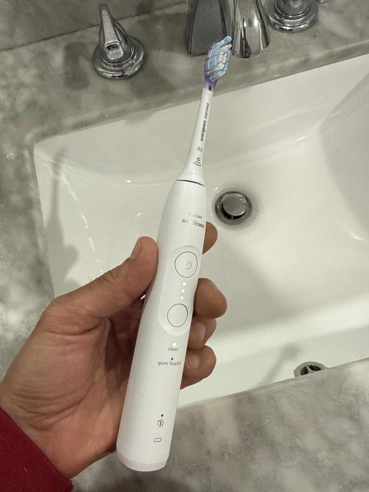 5950 Series Electric Toothbrush, with Pressure Sensor, for Sensitive Gums, 6 Brushing Settings, SmarTimer, BrushPacer, 21-Day Runtime, Travel Case, White, HX7130/03 customer photo 2