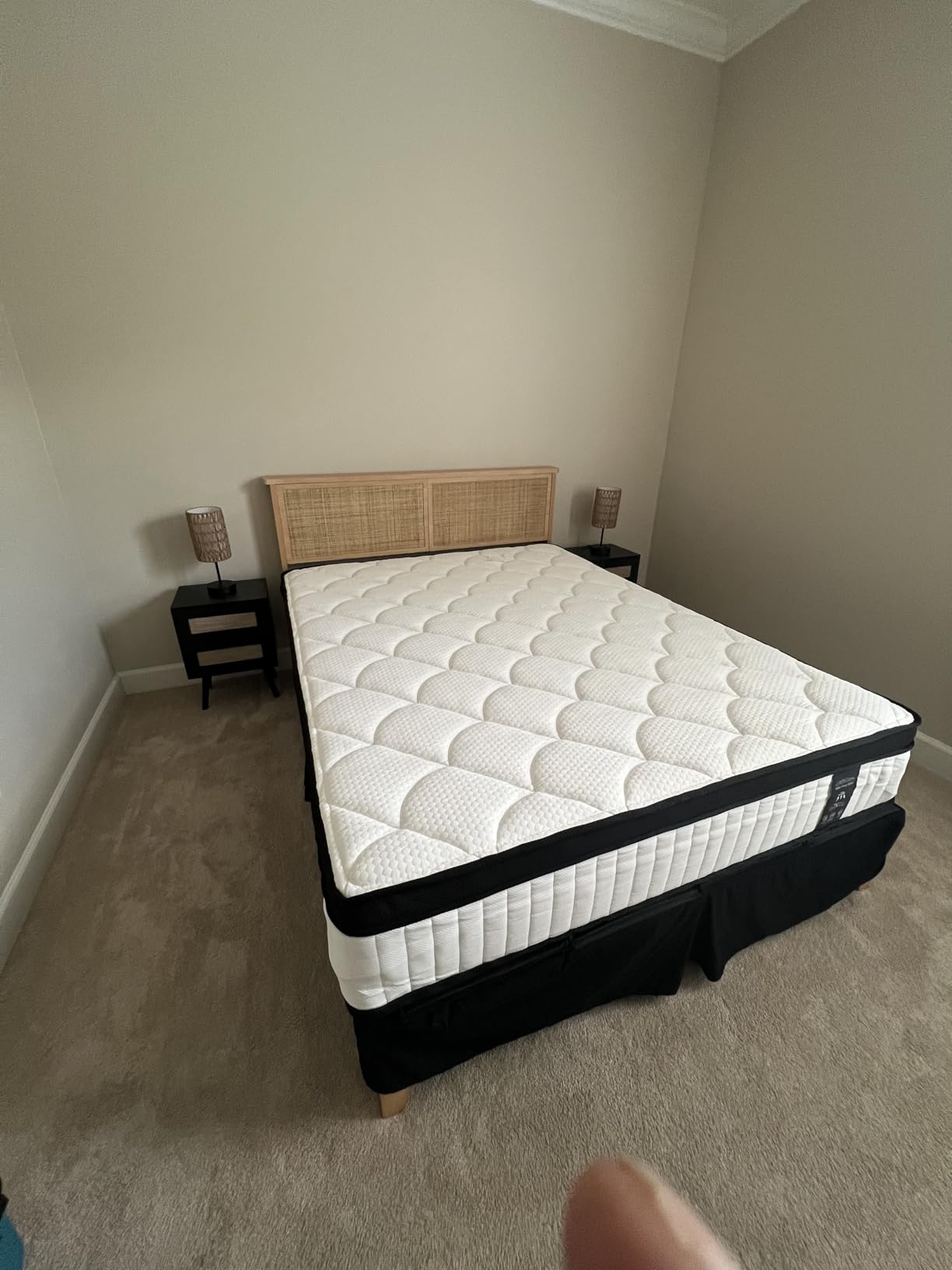 Queen Hybrid Mattress 12 Inch in a Box, Cooling Gel Memory Foam & Pocket Springs, Medium Firm, Pressure Relief & Motion Isolation, Extra Edge Support, Fiberglass Free, All Sleep Positions, Pillow Top customer photo 1