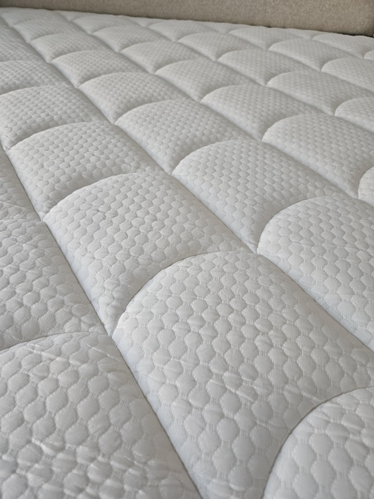 Queen Hybrid Mattress 12 Inch in a Box, Cooling Gel Memory Foam & Pocket Springs, Medium Firm, Pressure Relief & Motion Isolation, Extra Edge Support, Fiberglass Free, All Sleep Positions, Pillow Top customer photo 2