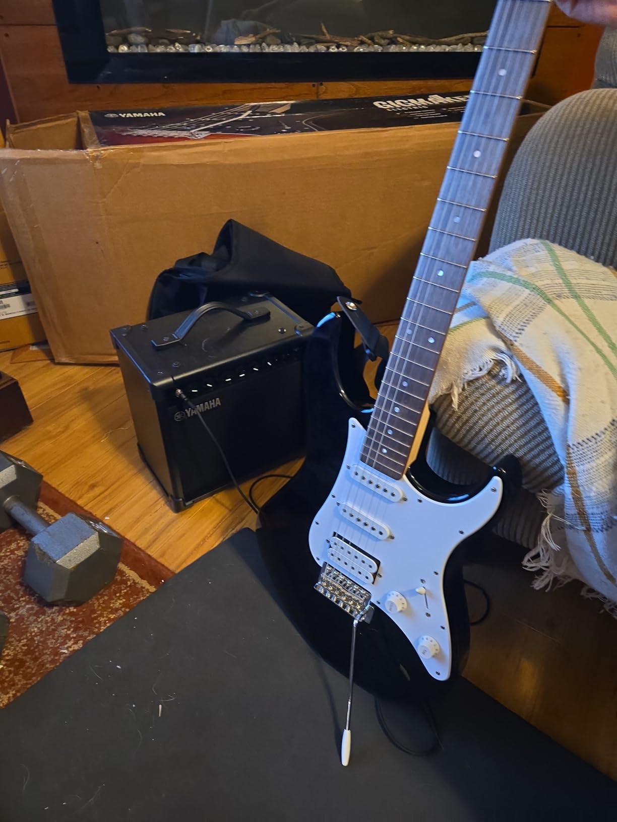 Yamaha GigMaker EG Electric Guitar Pack with Amplifier, Gig Bag, Tuner, Cable, Strap and Picks - Old Violin Sunburst customer photo 2