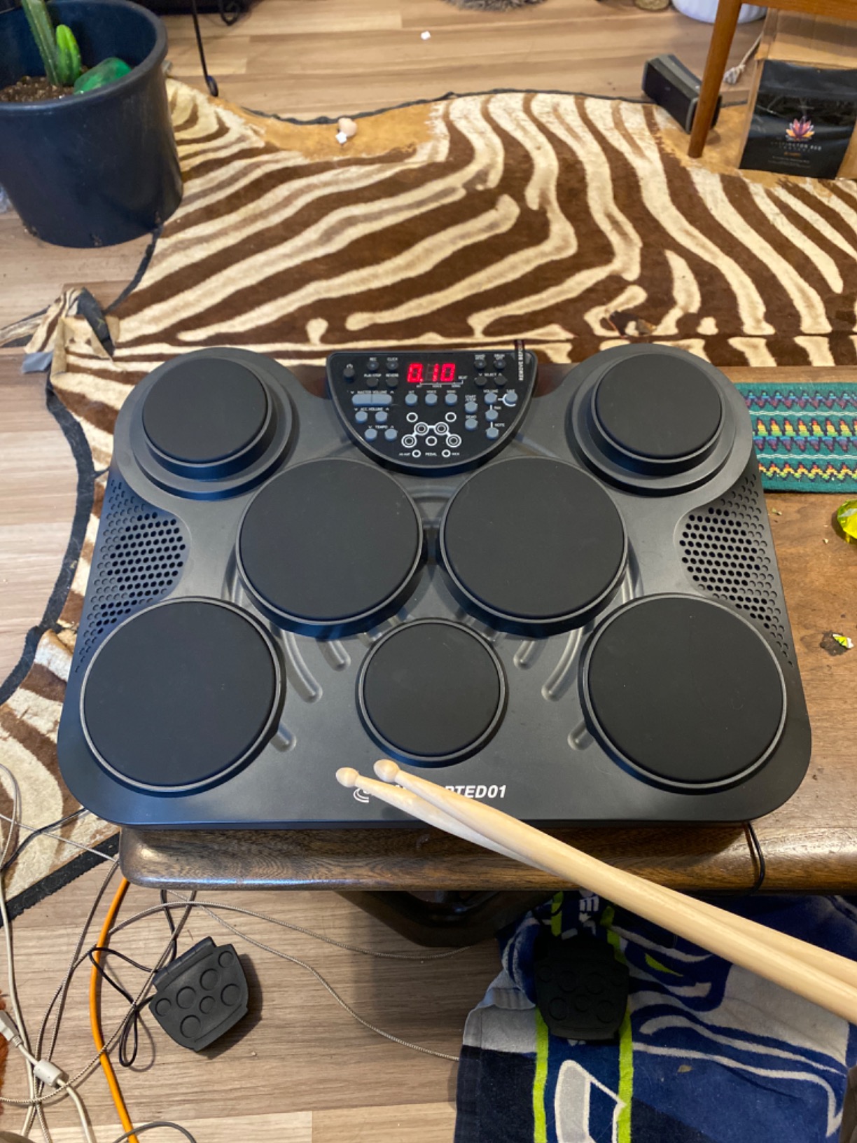 Pyle Electronic Tabletop Digital Drum Set, Compact Portable Drum Pad Kit w/ 8 Touch Sensitive Pads and Pedals, 600 Sounds, USB & Headphone Outputs, MIDI/AUX Inputs, 4x5
