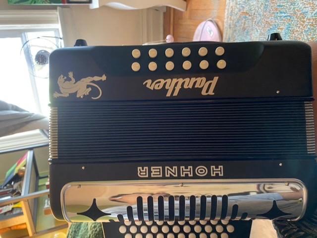 HOHNER Accordion, 3100FB F/Bb/Eb Diatonic (Black) customer photo 2