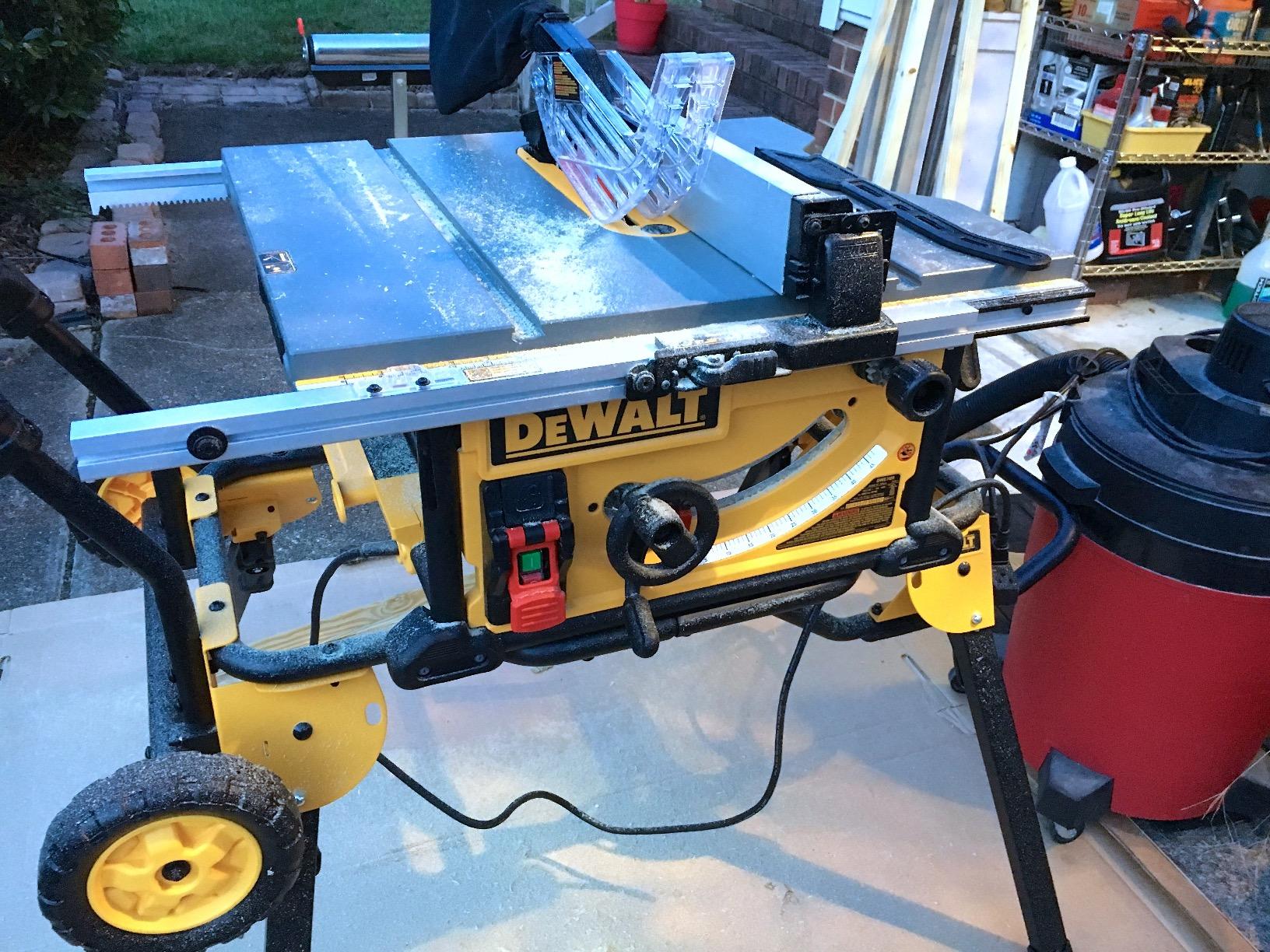DEWALT Table Saw 10 Inch with Foldable Rolling Table Saw Stand, 15 Amp, 4800 RPM, 32-1/2-Inch Rip Capacity (DWE7491RS) customer photo 2