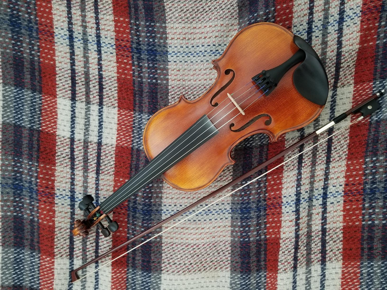 Cremona SV-500 4/4 Premier Artist Violin Outfit - Full Size Student & Professional Violin with Solid Spruce Top, Maple Back, Ebony Fittings, Case & Bow customer photo 2