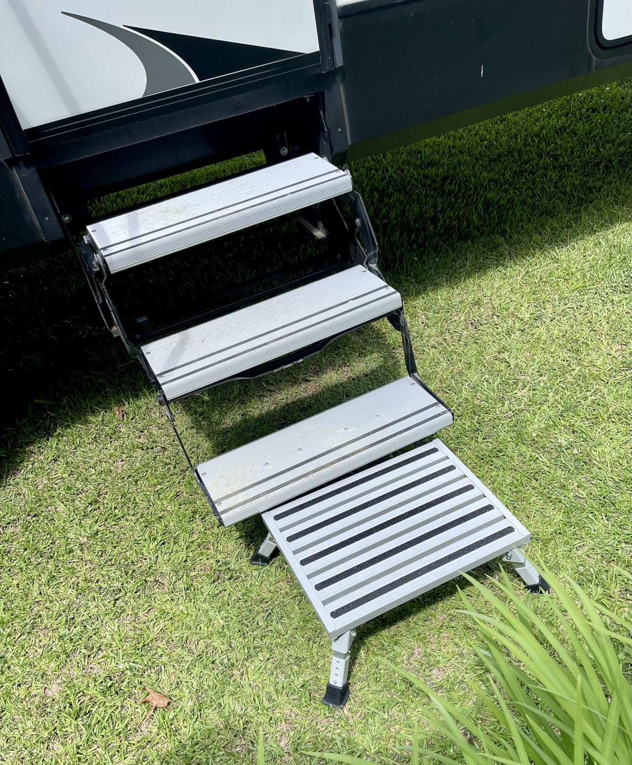 Camco Folding Aluminum Step Stool, Adjustable Height for RV and Trailers, Silver - Lightweight, Foldable, and Heavy-Duty Stepping Platform for Home and Camping customer photo 1