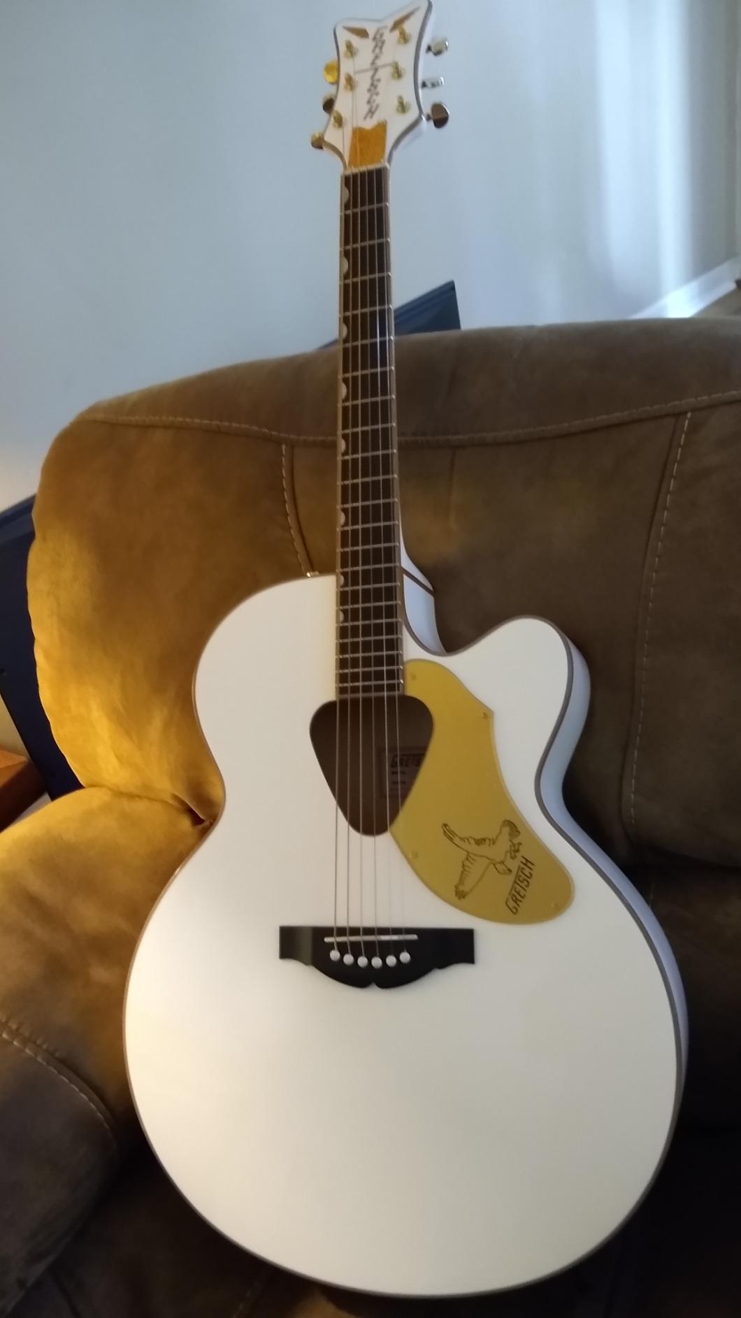 Gretsch G5022CWFE Rancher Falcon Jumbo Acoustic Electric Guitar - White customer photo 2