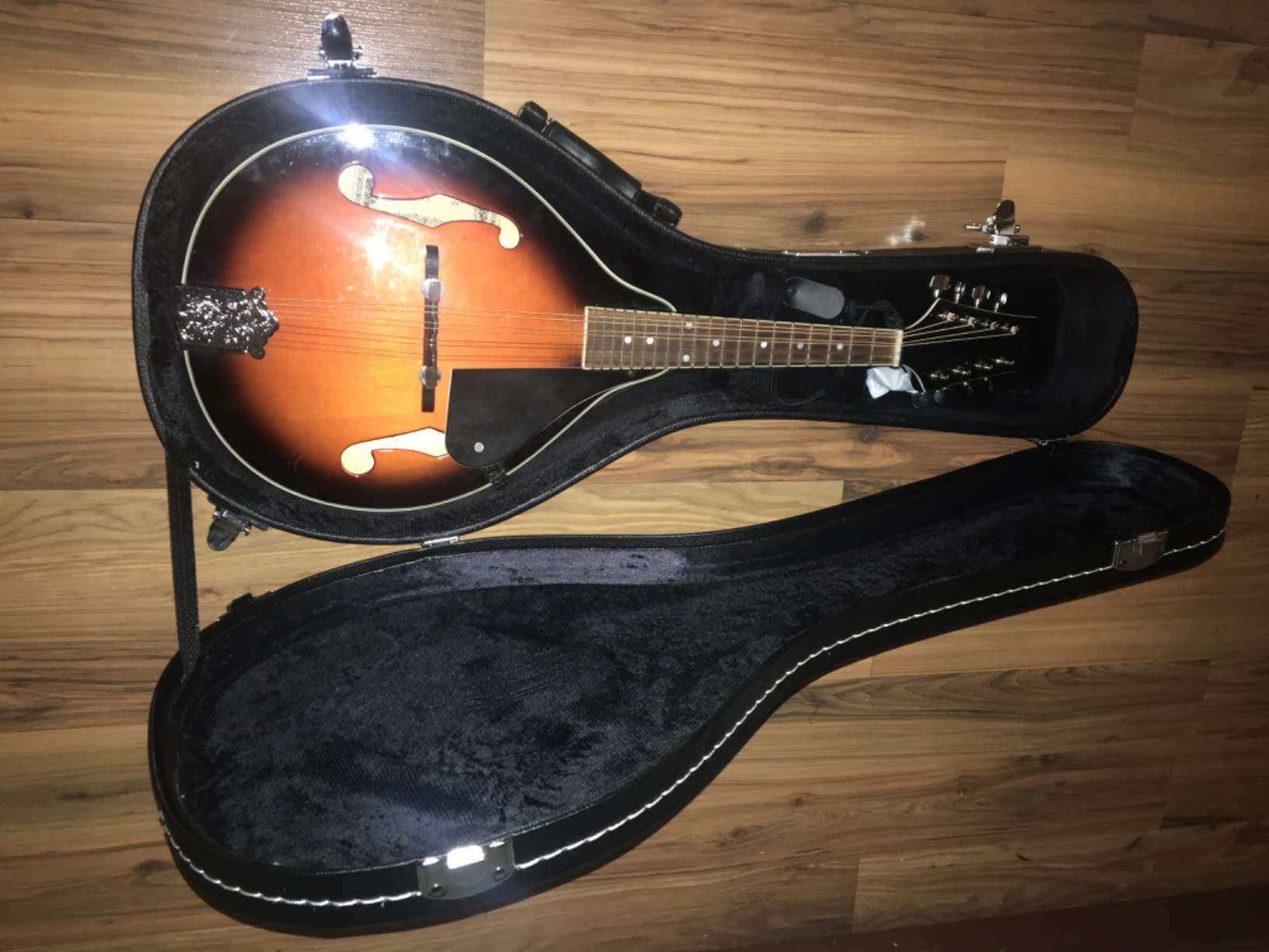 Gearlux A-Style Mandolin Hard Case with Exterior Lock and Key, Interior Accessory Compartment, and Plush Foam Interior Padding - Black customer photo 2