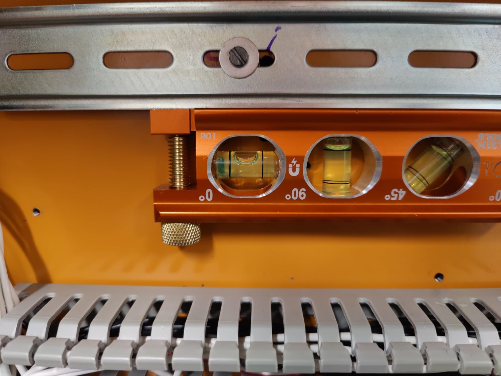 Klein Tools 935AB4V Level, 6-Inch Magnetic Torpedo and Conduit Level with 0/30/45/90 Degree Vials customer photo 2