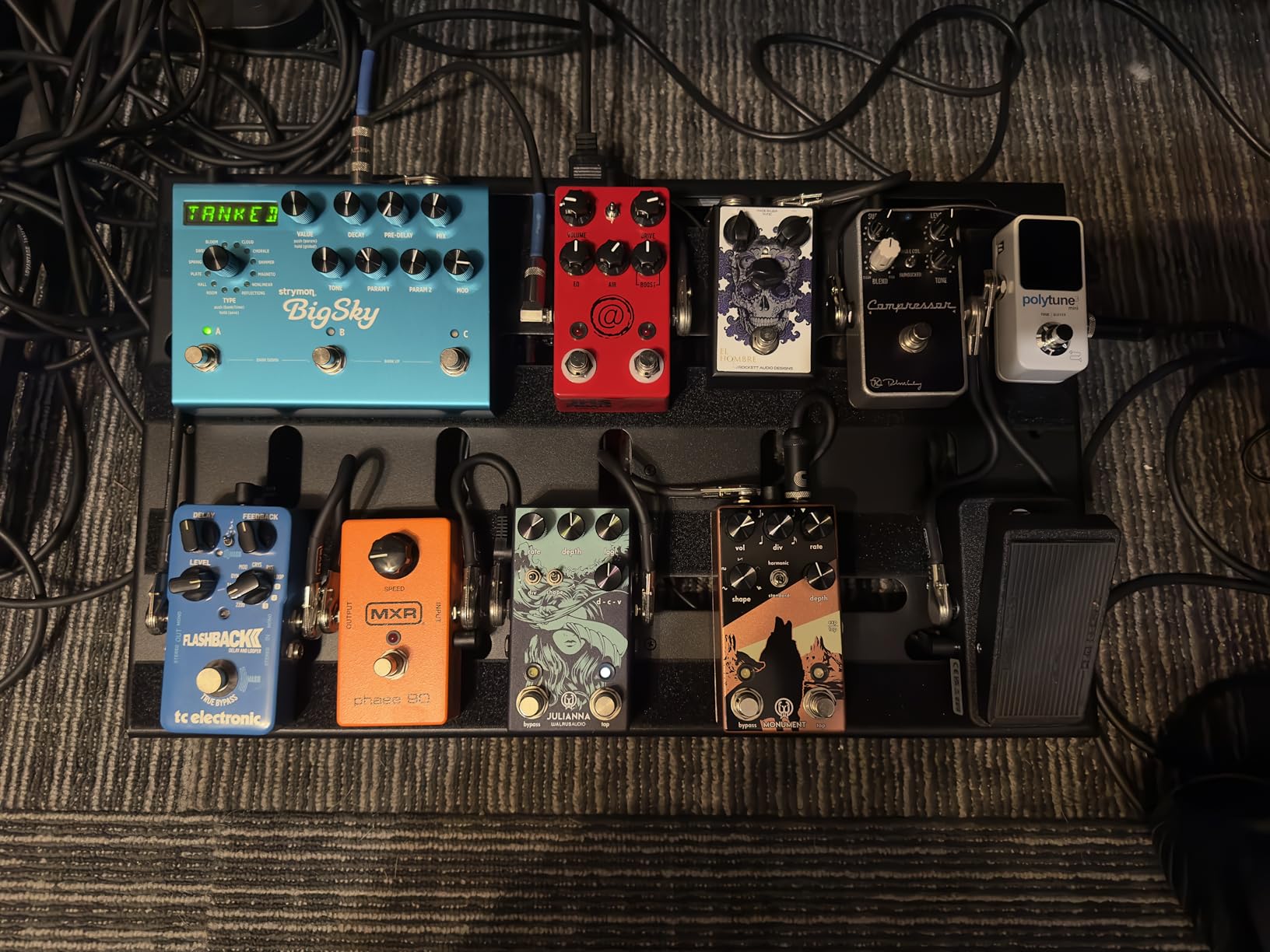 Voodoo Lab Dingbat Medium Pedalboard with Pedal Power 2 PLUS Power Supply & Bag customer photo 1