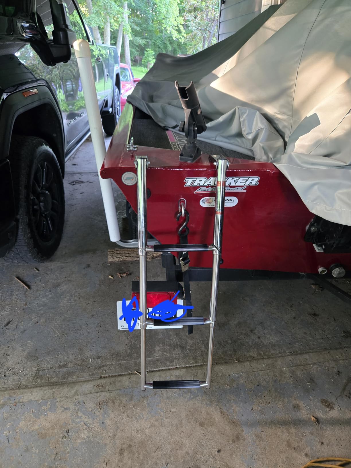 4 Step Boat Ladder, Stainless Steel Telescopic 4 Step Pontoon Boat Ladder, Extendable Dock Ladder for a Pontoon, Max. Load 900 Pound Capacity Marine Telescoping Ladder for Boat Yacht customer photo 1