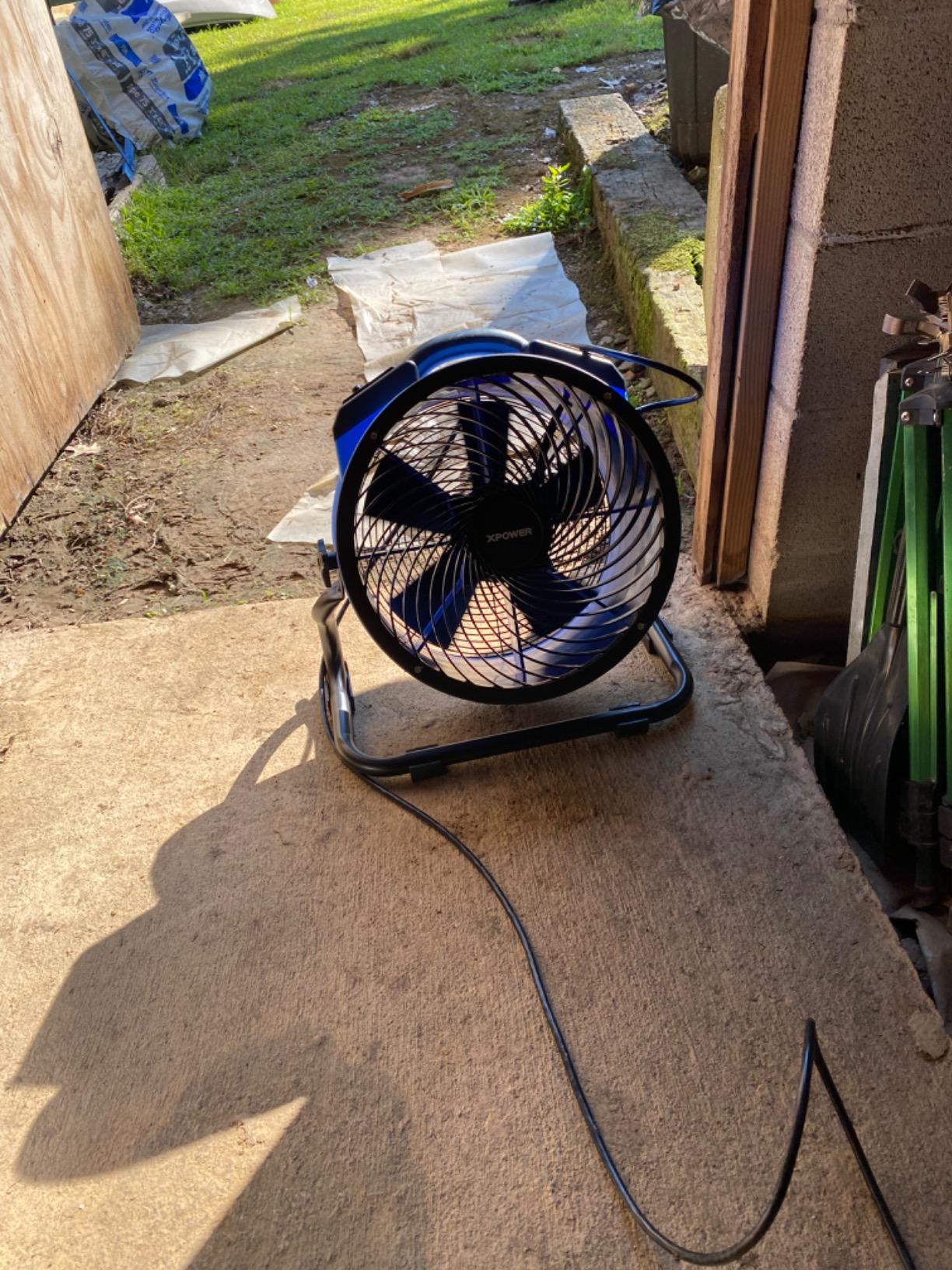 XPOWER FC-300 Heavy Duty Industrial High Velocity Whole Room Air Mover Air Circulator Utility Shop Floor Fan, Variable Speed, Timer, 14 inch, 2100 CFM, Black, Blue customer photo 1