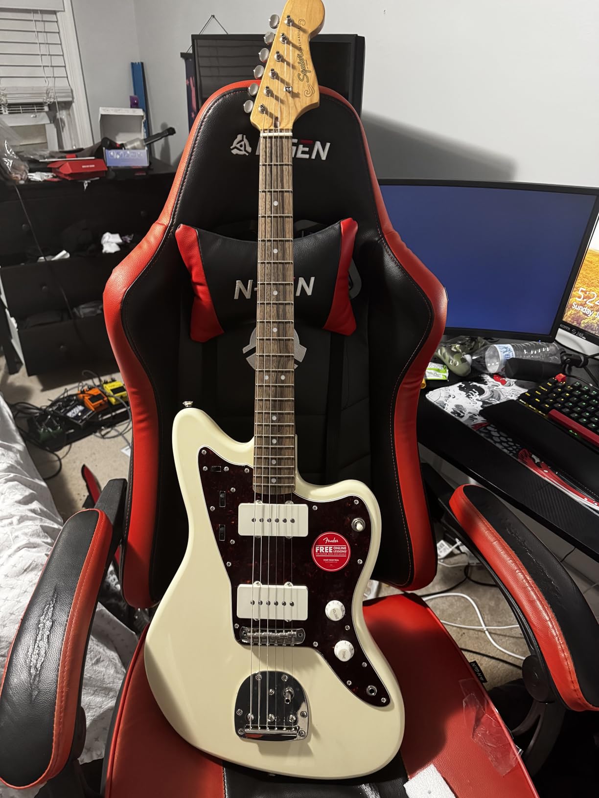 Squier Classic Vibe 60s Jazzmaster Electric Guitar, with 2-Year Warranty, Olympic White, Laurel Fingerboard customer photo 1