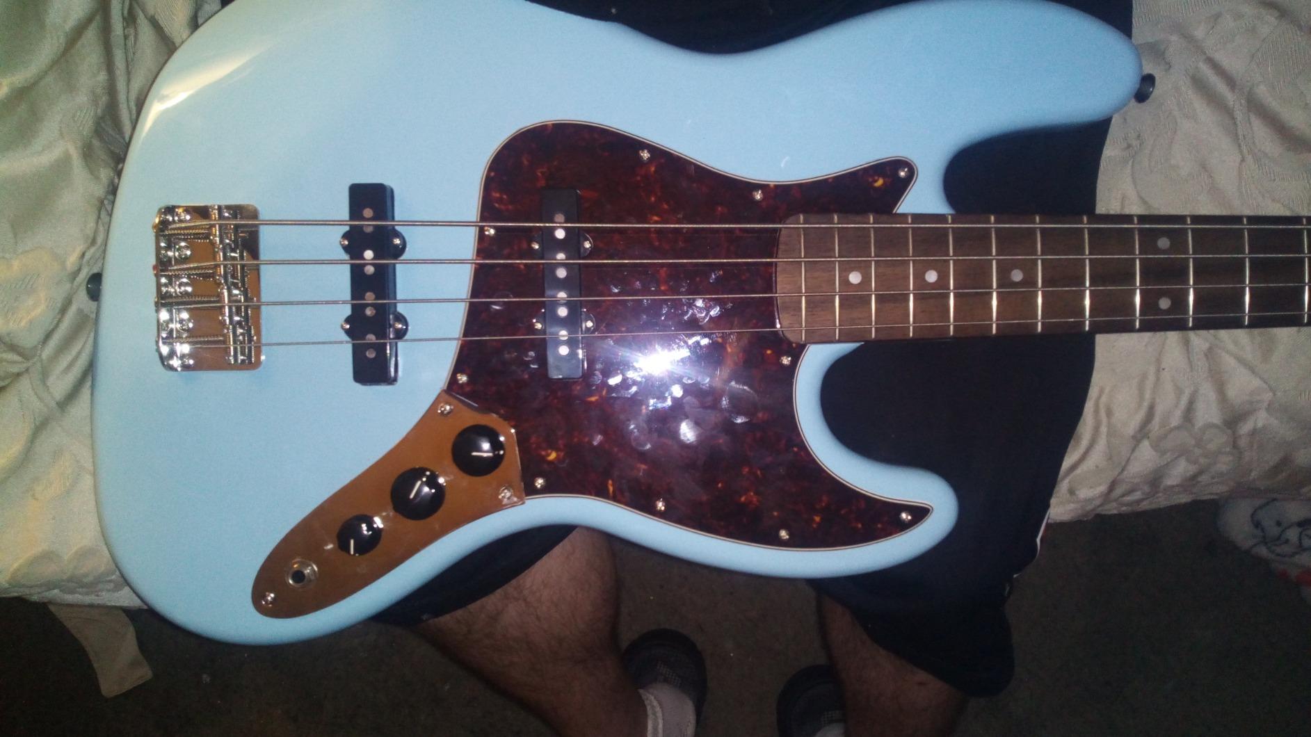 Squier Classic Vibe 60s Jazz Bass, Daphne Blue, Laurel Fingerboard customer photo 2
