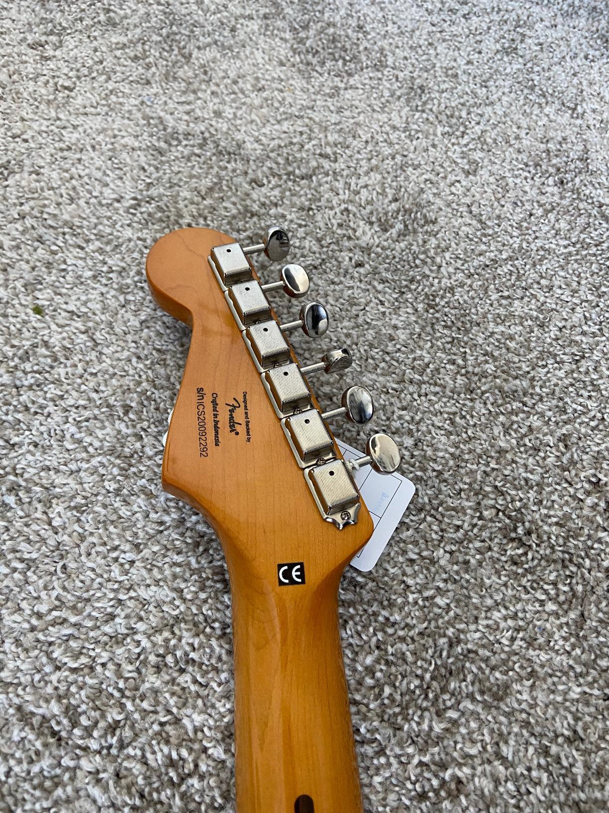 Squier Classic Vibe 70s Stratocaster Electric Guitar, with 2-Year Warranty, Olympic White, Laurel Fingerboard customer photo 2